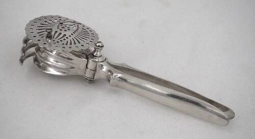 Christofle patented lemon squeezer in silver-plated metal, excellent condition.
