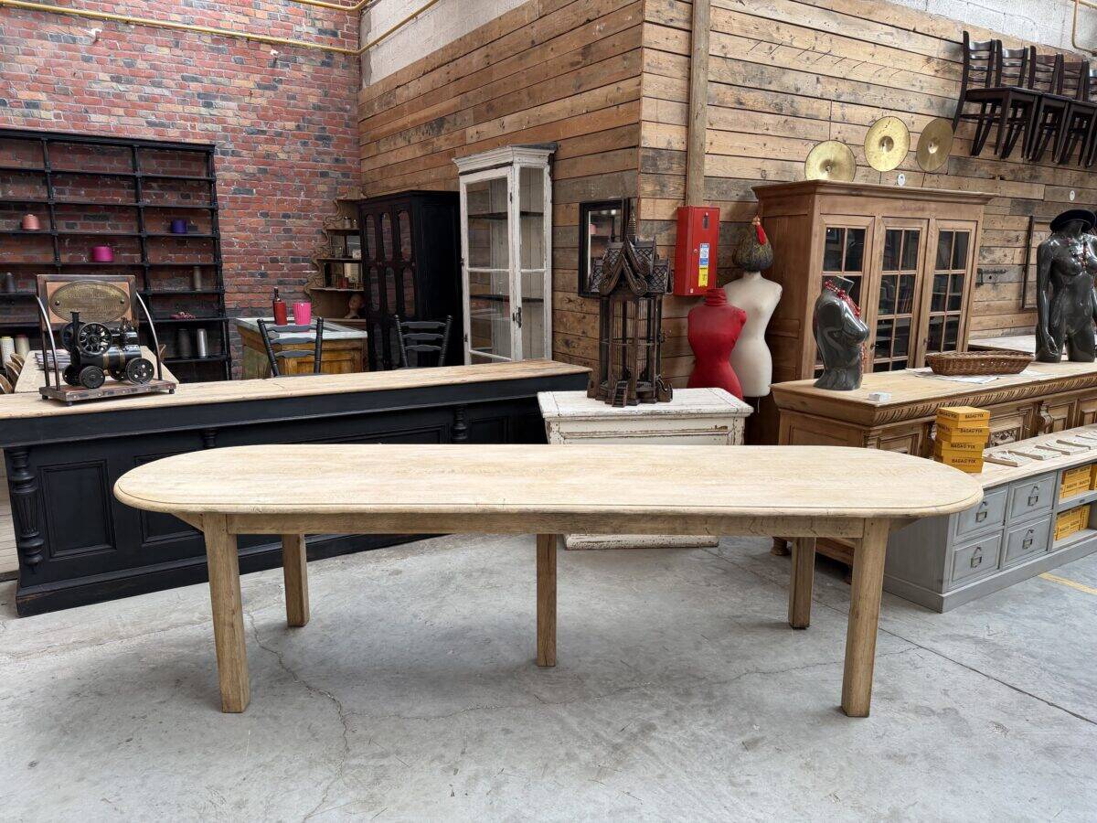 Grande table de communauté en chêne massif