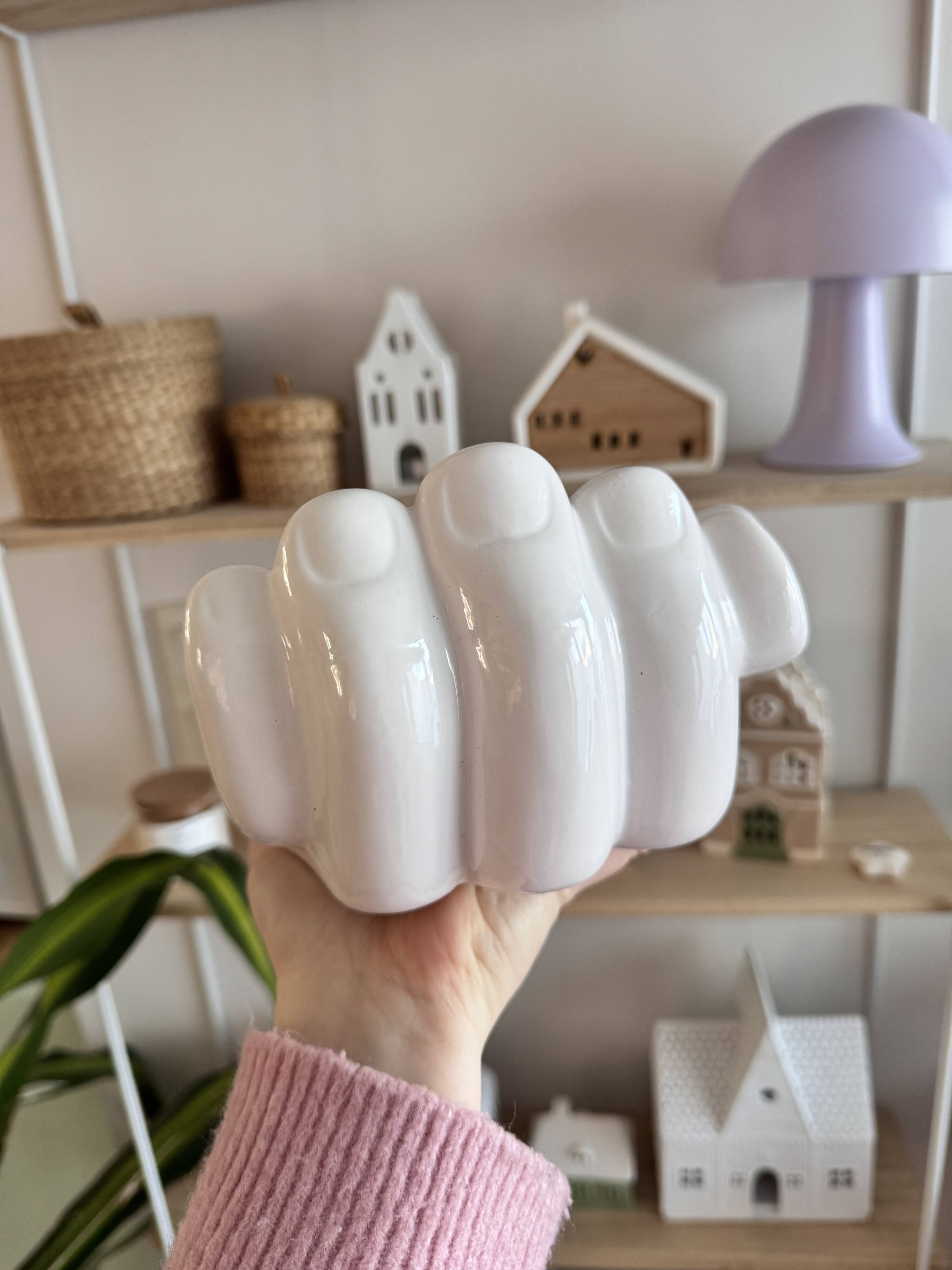 Catch-all, dish, hand ashtray in ceramic