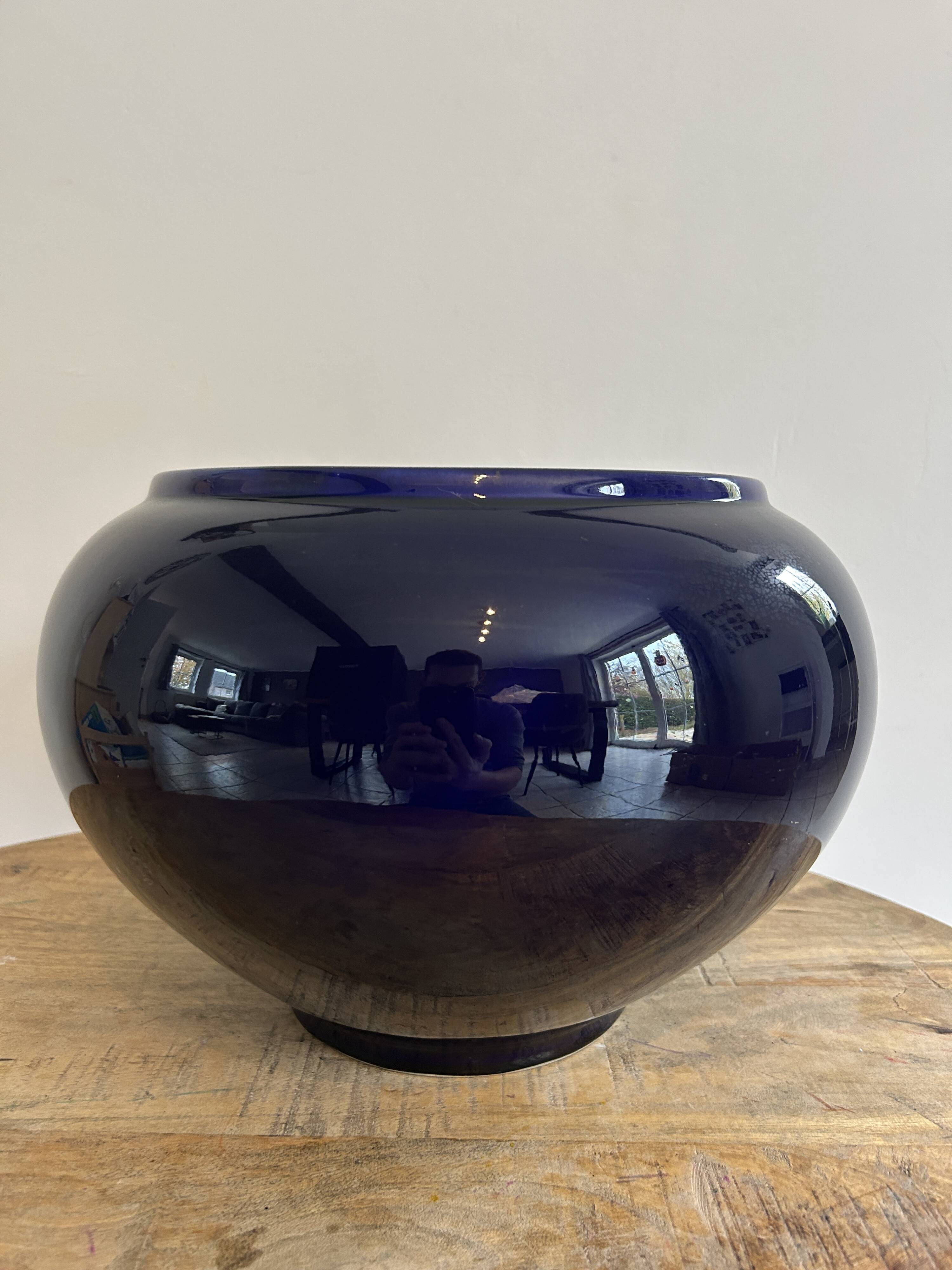 Ceramic cache-pot with bronze frame