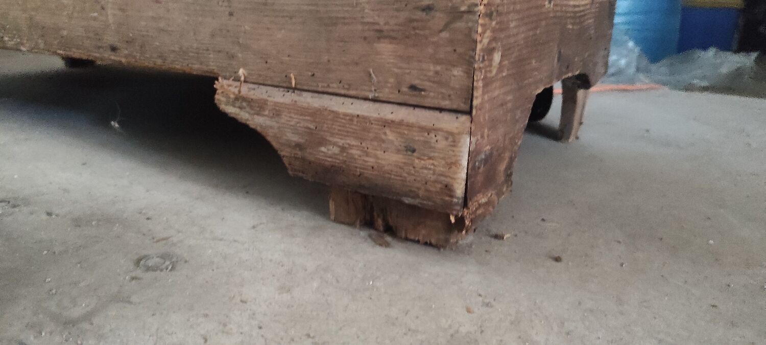 Old Parisian bitter farmhouse 1 rustic fir door with key