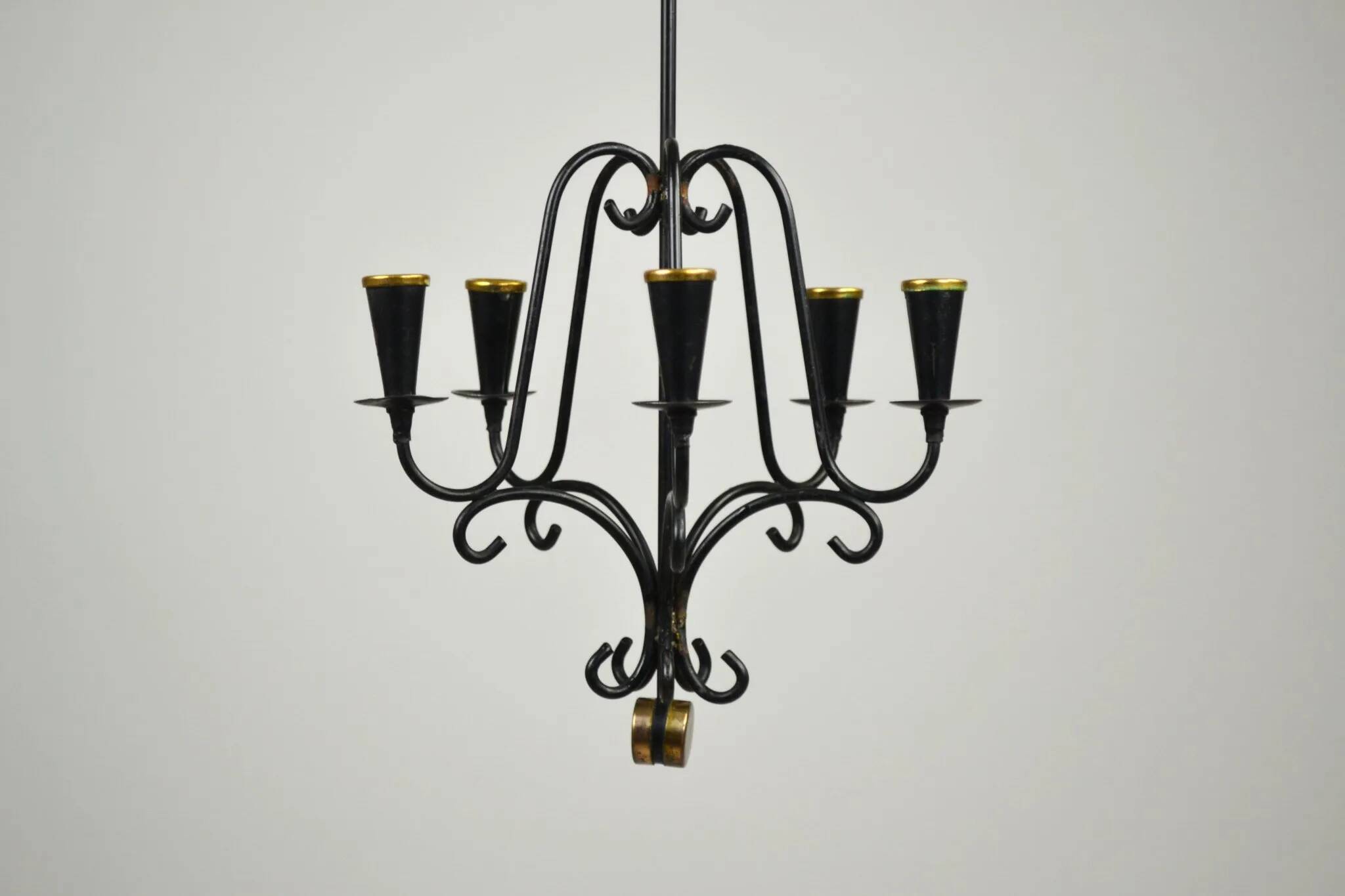 Chandelier en métal peint en noir avec des détails en cuivre – Gunnar Ander pour Ystad-Metall, Suède, années 1950