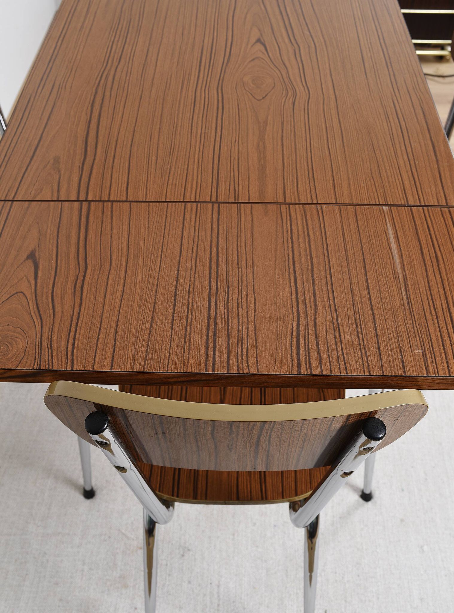 Formica extending table with 4 chairs, set, vintage from the 70s.
