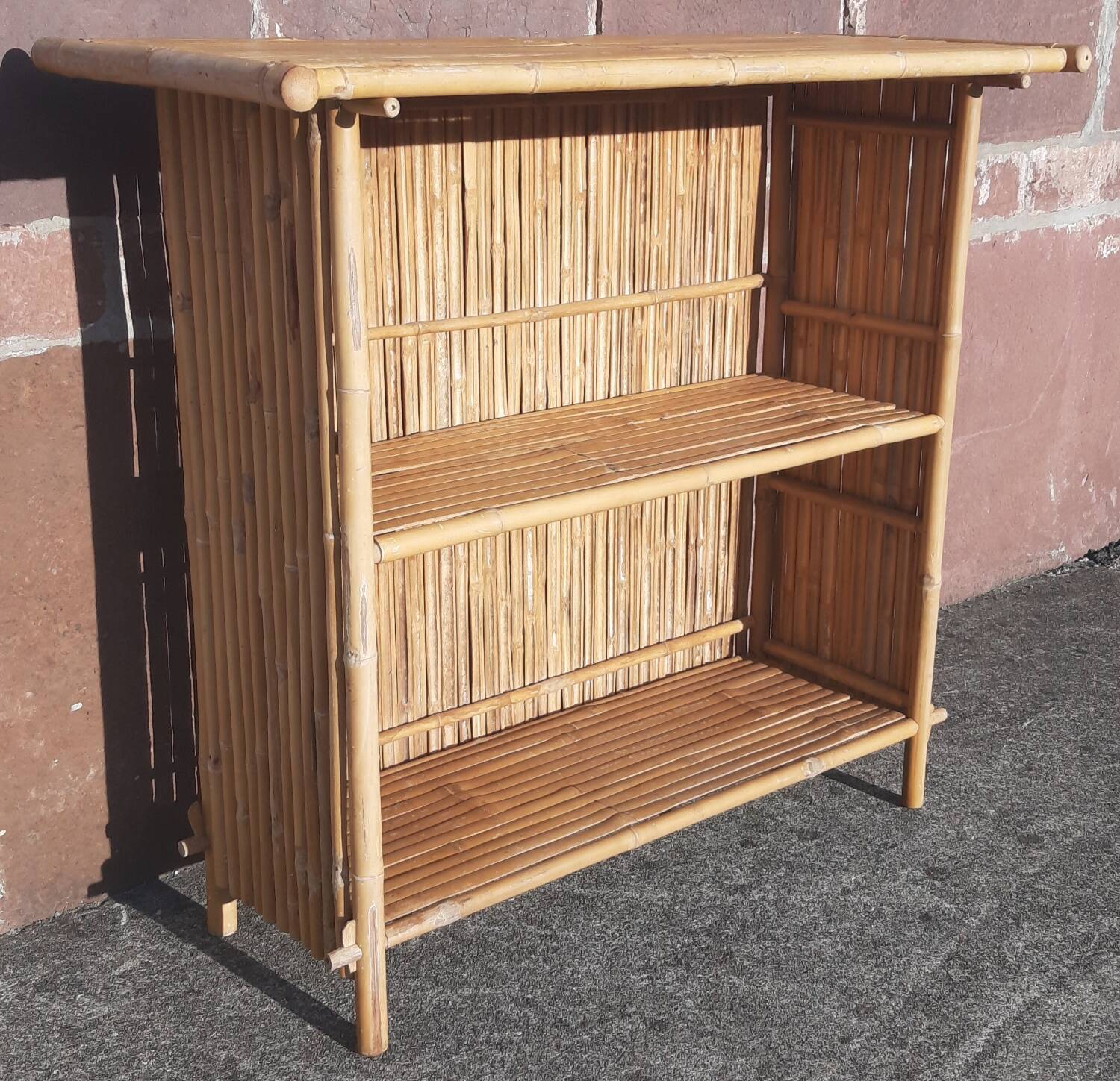 Bamboo counter or bar. (With 2 folding high chairs)