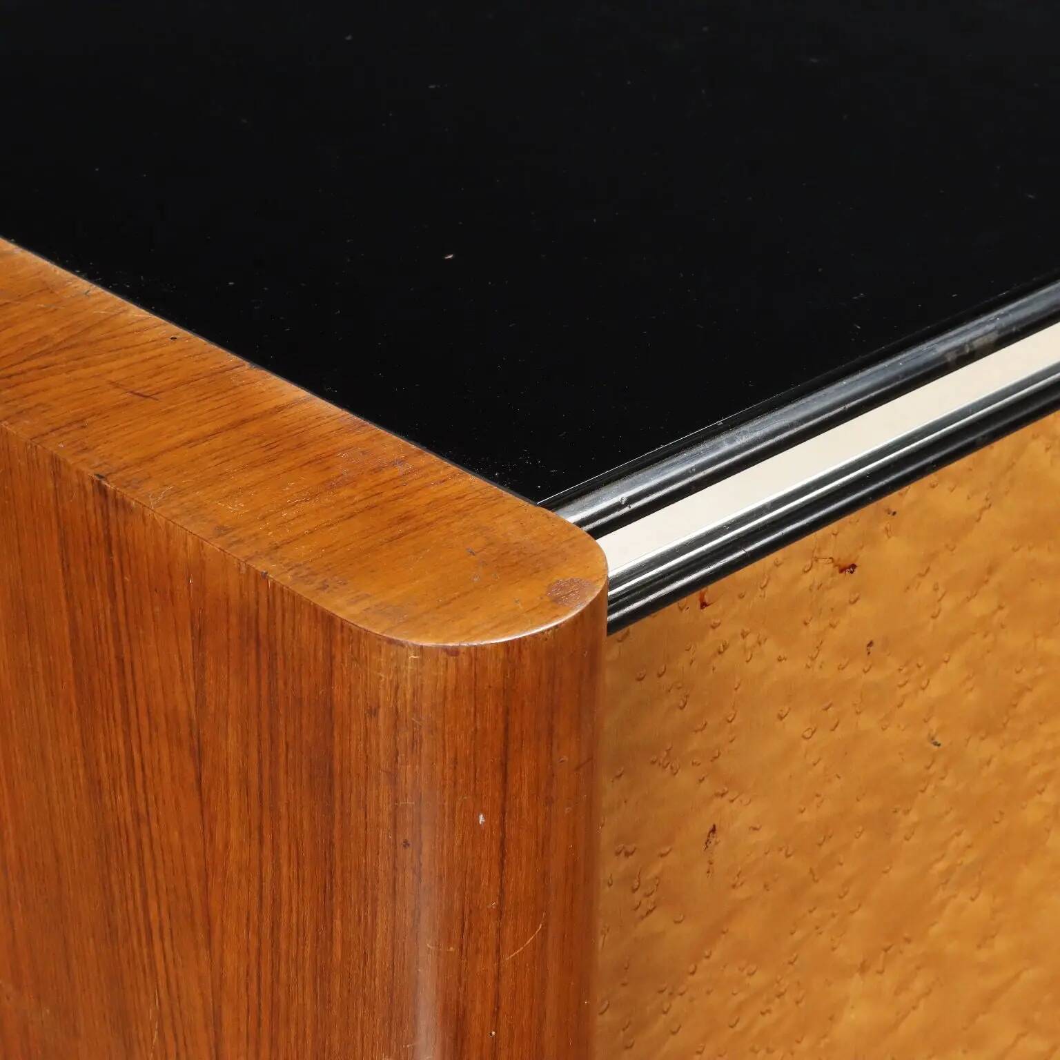 Vintage buffet Palazzi dell'Arte Cantù in walnut veneer, Italy, 1940s.