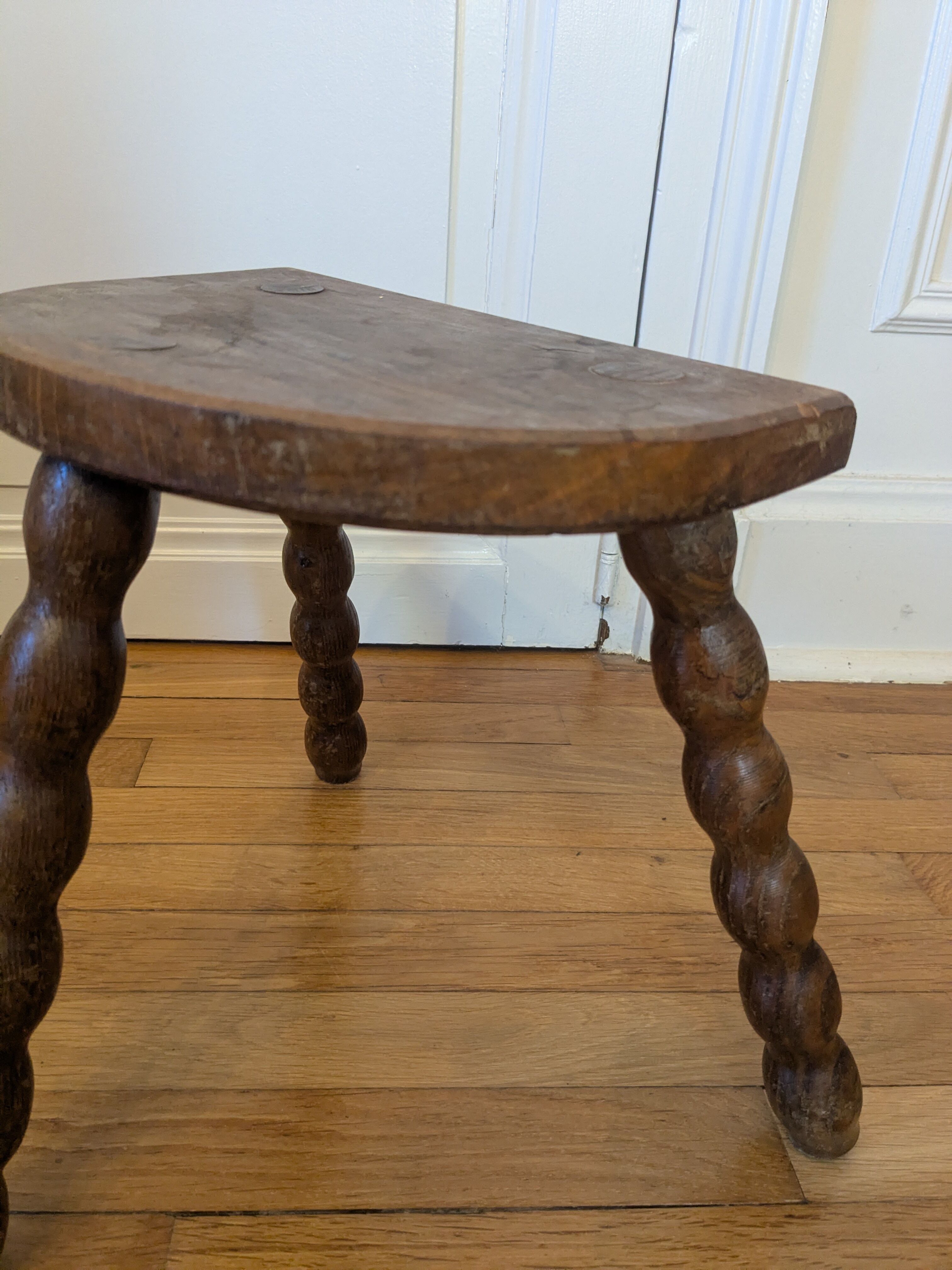 Tabouret tripode