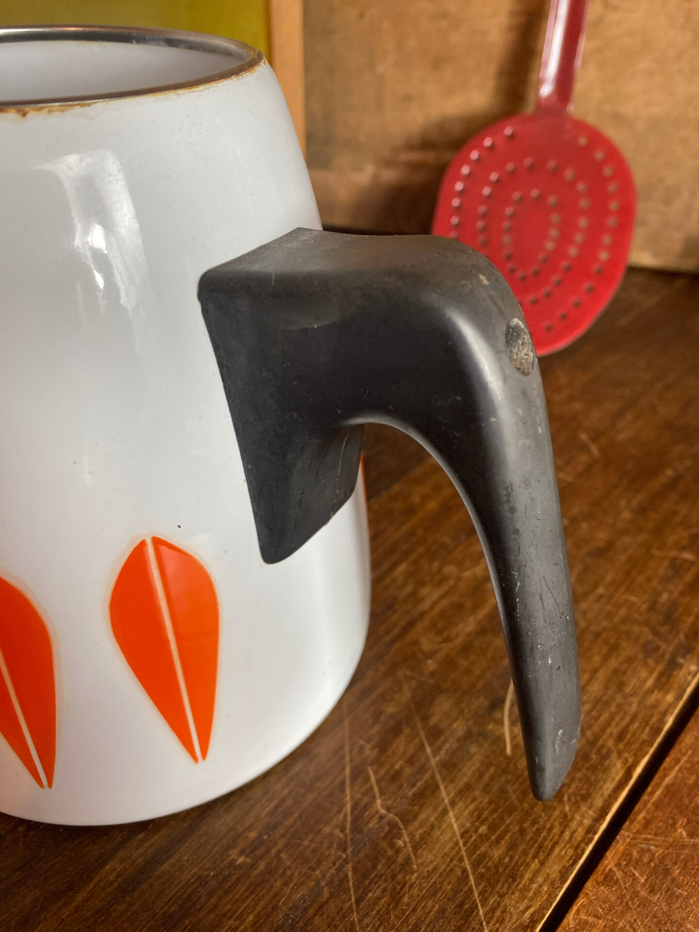 Scandinavian teapot Lotus Cathrineholm