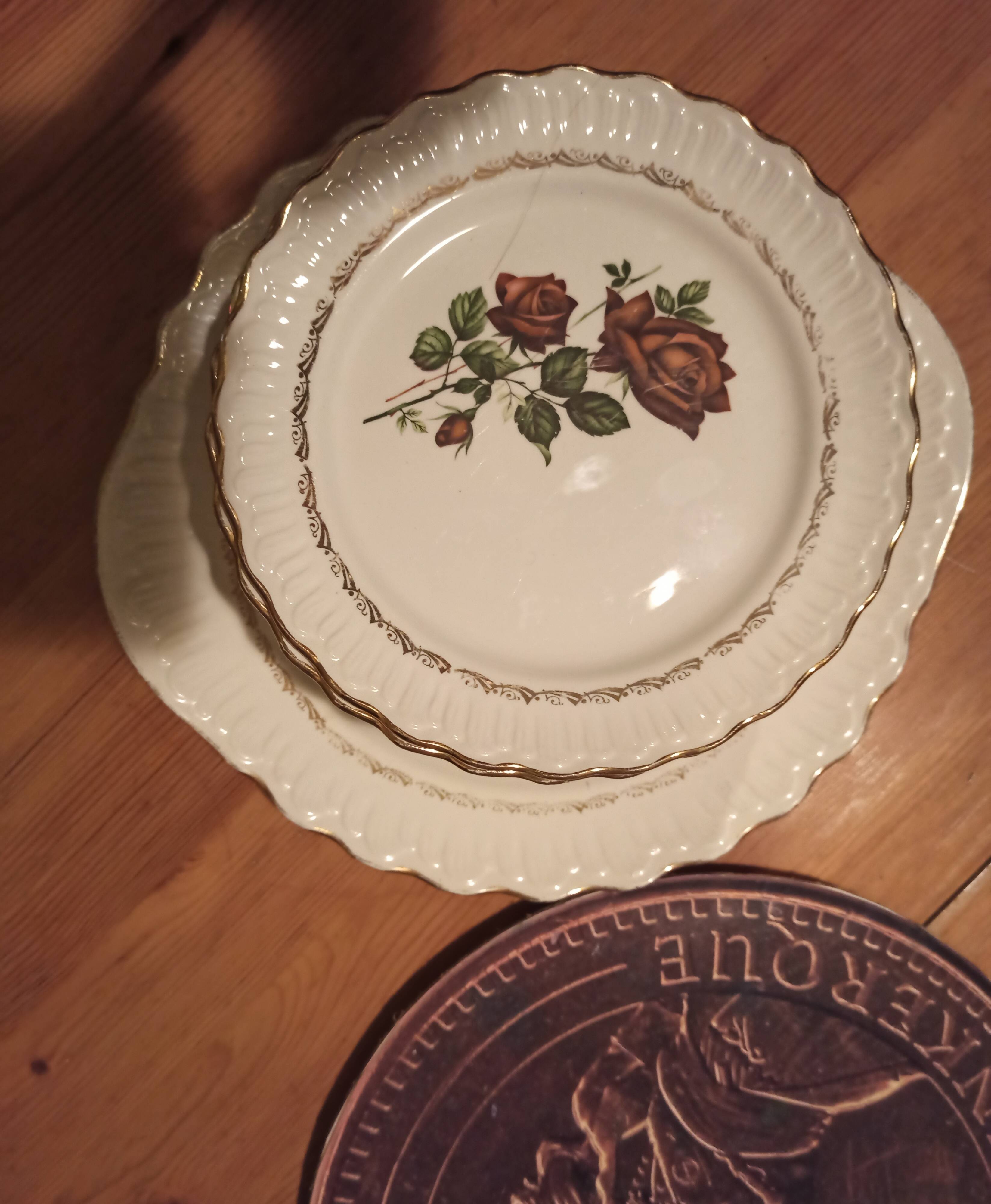 Plat Medicis motif rose et assiettes a dessert