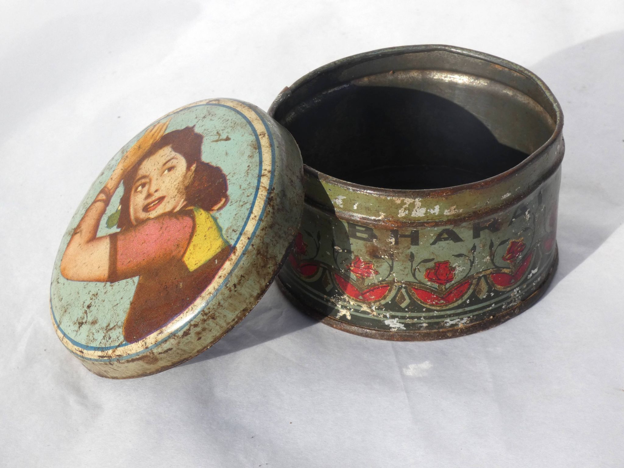 Advertising box metal round Indian Bharat Toilet Powder India