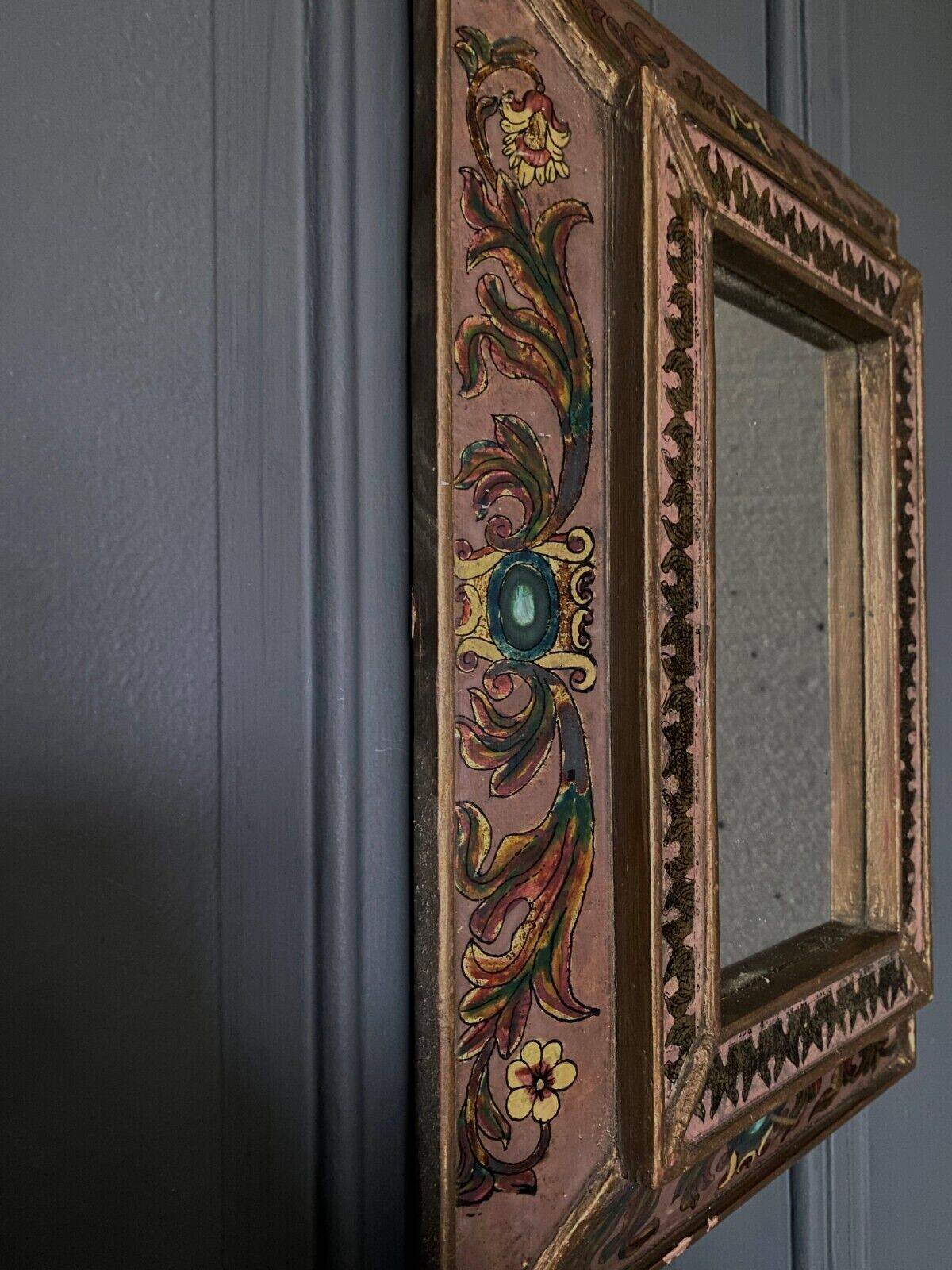Petit miroir à parclose décor d'arabesques milieu XXe