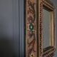 Petit miroir à parclose décor d'arabesques milieu XXe