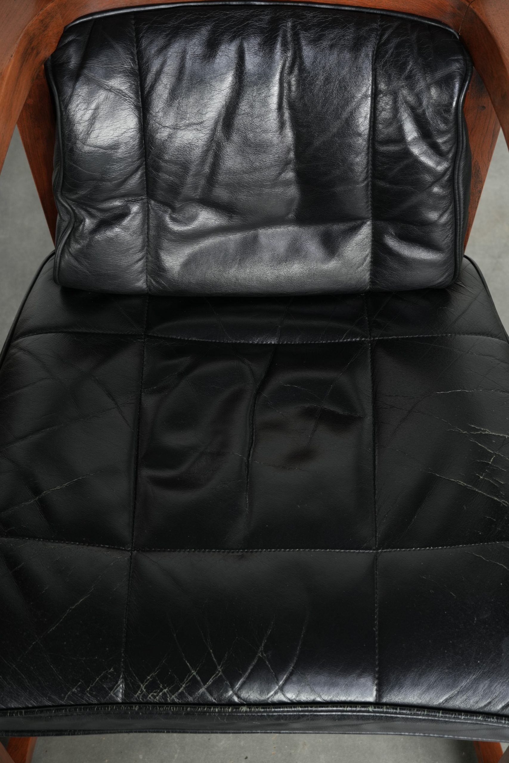 Black leather set of 4 Art Deco design dining chairs with armrests