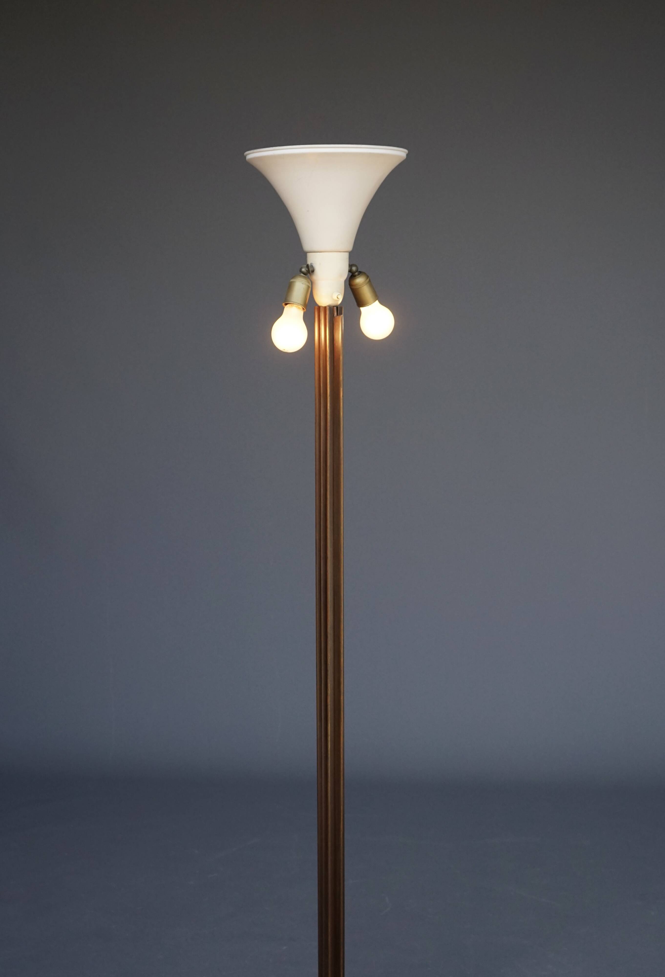 Lampadaire français en bronze. Années 1970