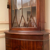 Corner cabinet