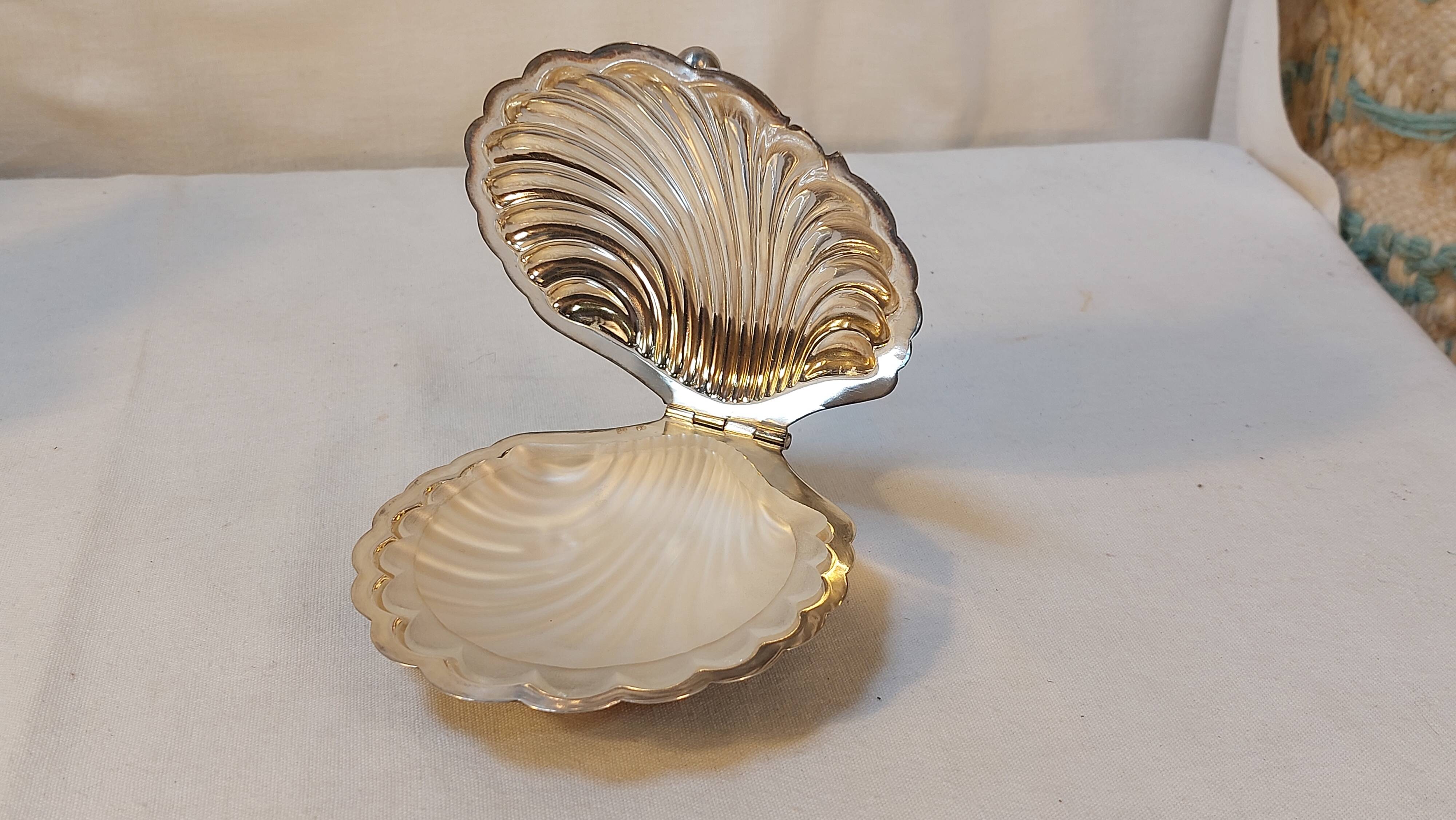 Silver-plated metal shell table butter dish with hallmarks - Art Deco