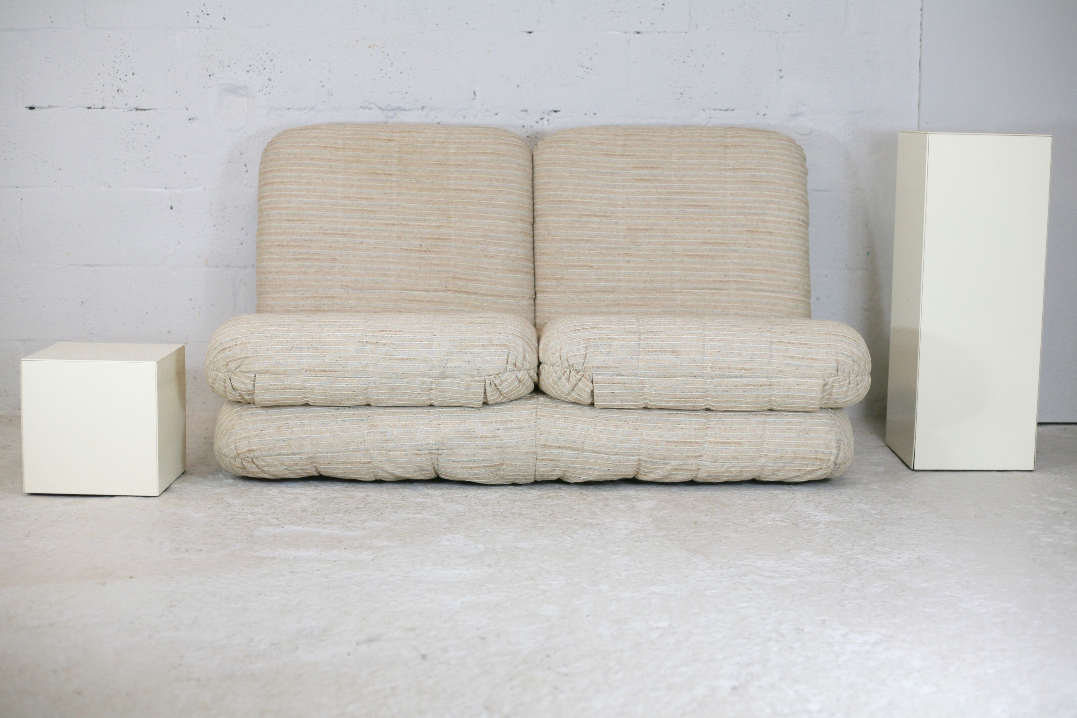 Reclining sofa color "crème chinée", France, circa 1970