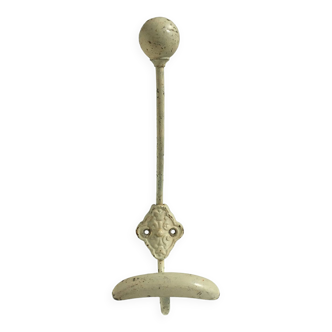 Patère ancienne