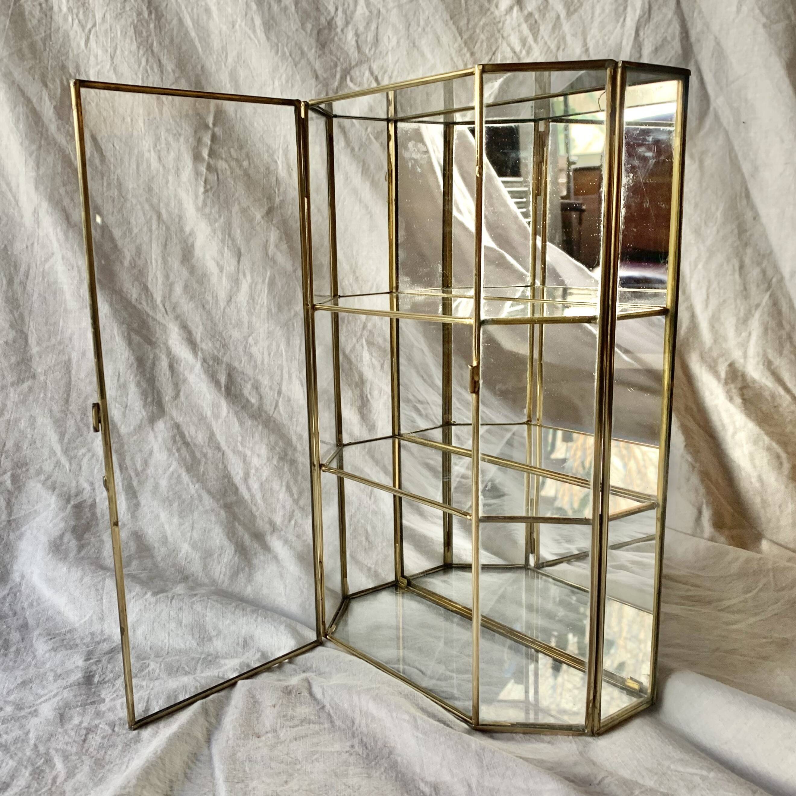 Small vintage display case in clear glass, mirrored glass and brass