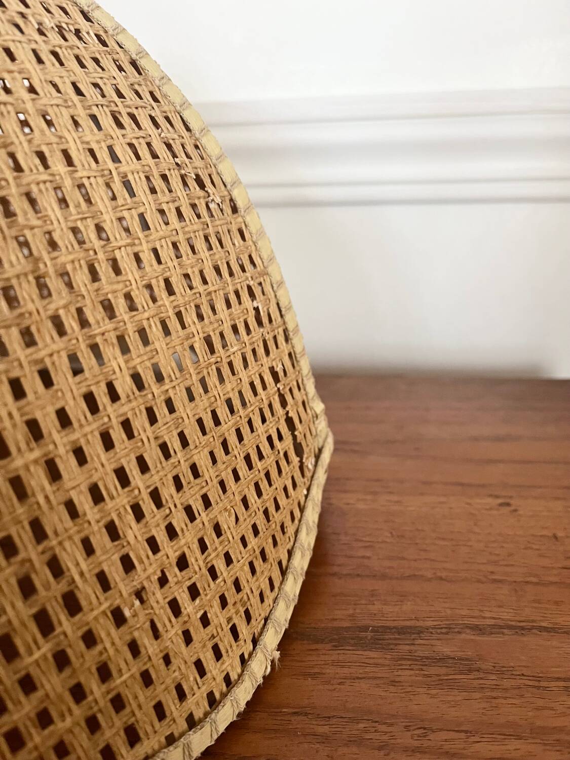 Vintage flower-shaped rattan pendant light