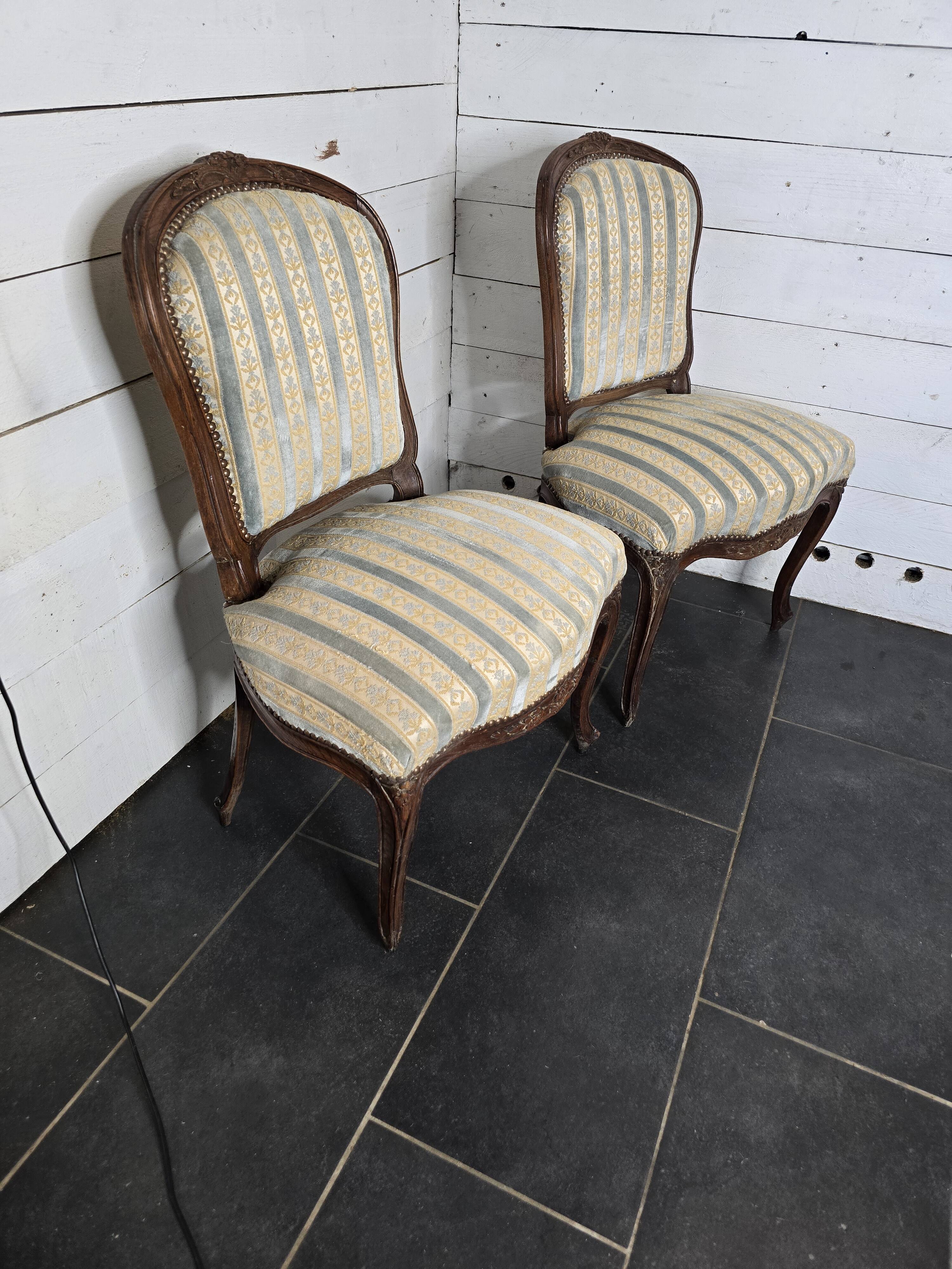 Paire de chaises style Louis XV