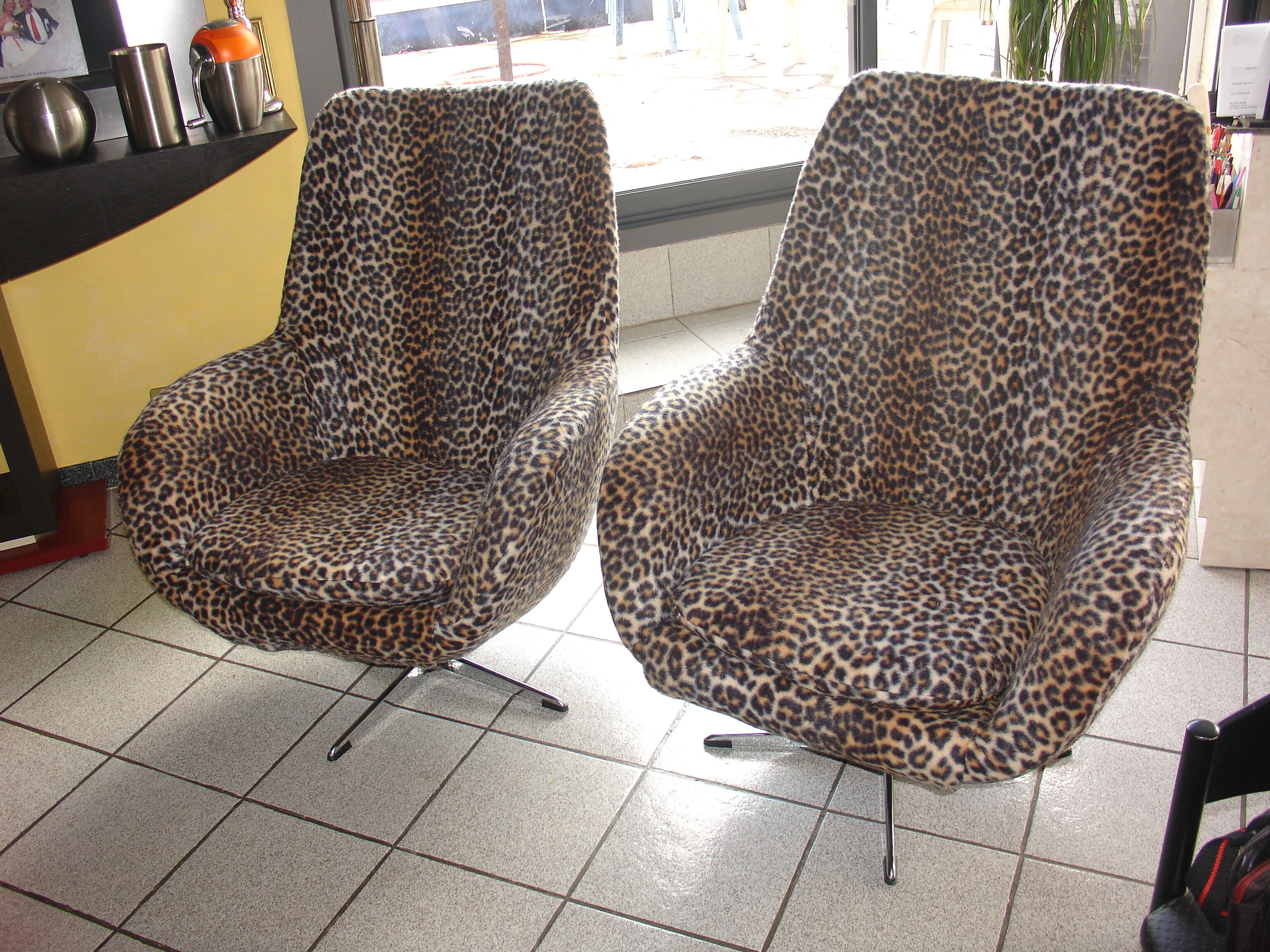 Pair of "egg" chairs from 1973
