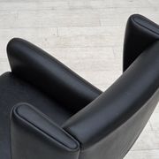 Années 1960, design danois par Illum Wikkelsø, fauteuil, modèle 110, cuir, teck.