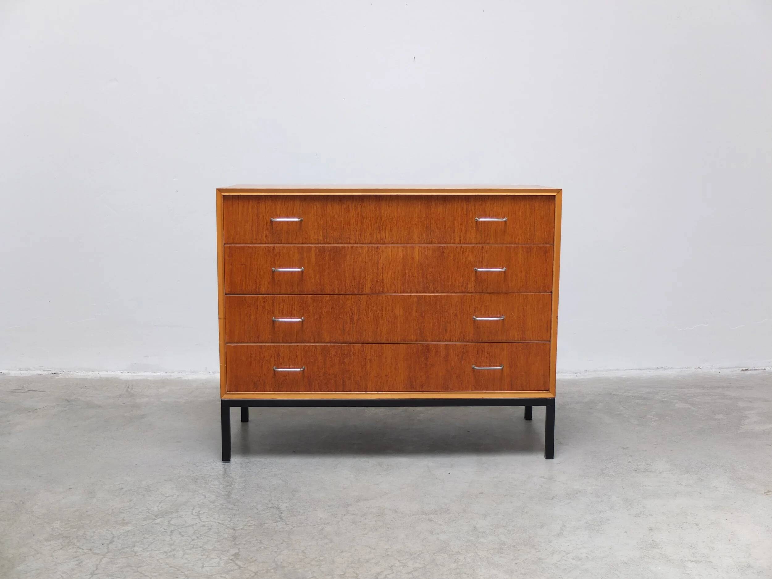 Commode des années 50 dans le style de Jos De Mey.