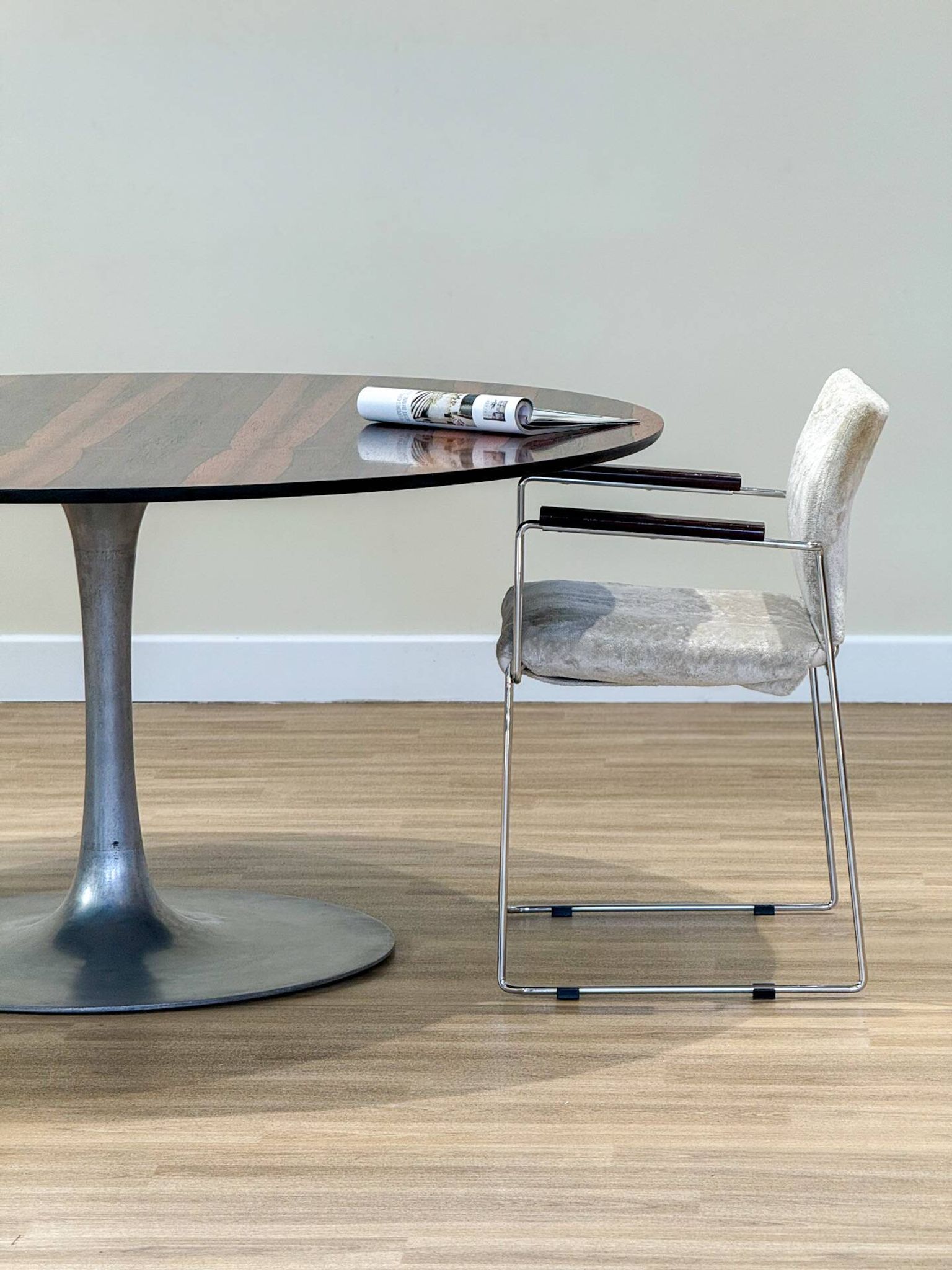 Mid-Century Arkana Round Dining Table in Brazilian Rosewood