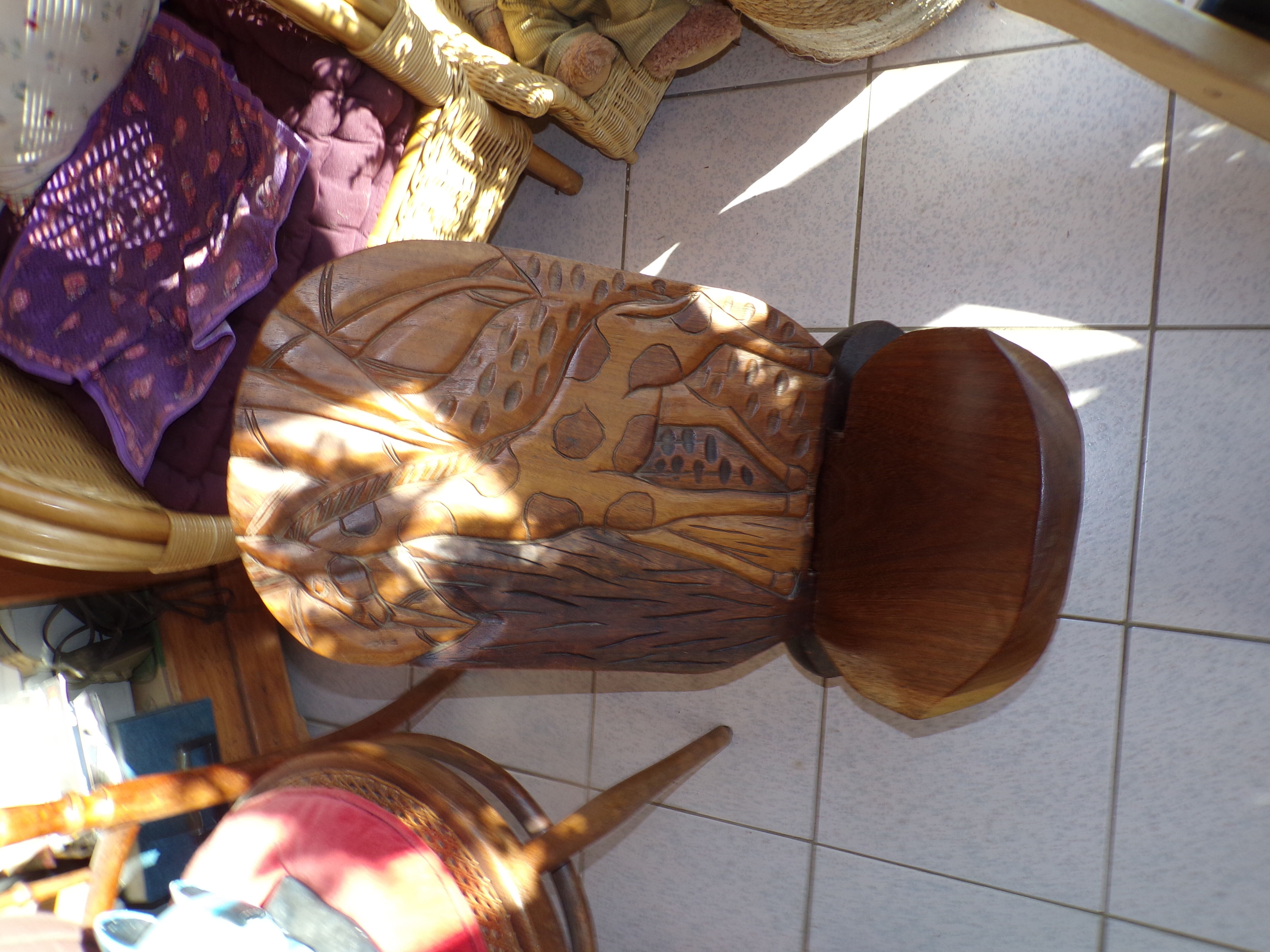 Chaise à palabre en bois sculpté enfant