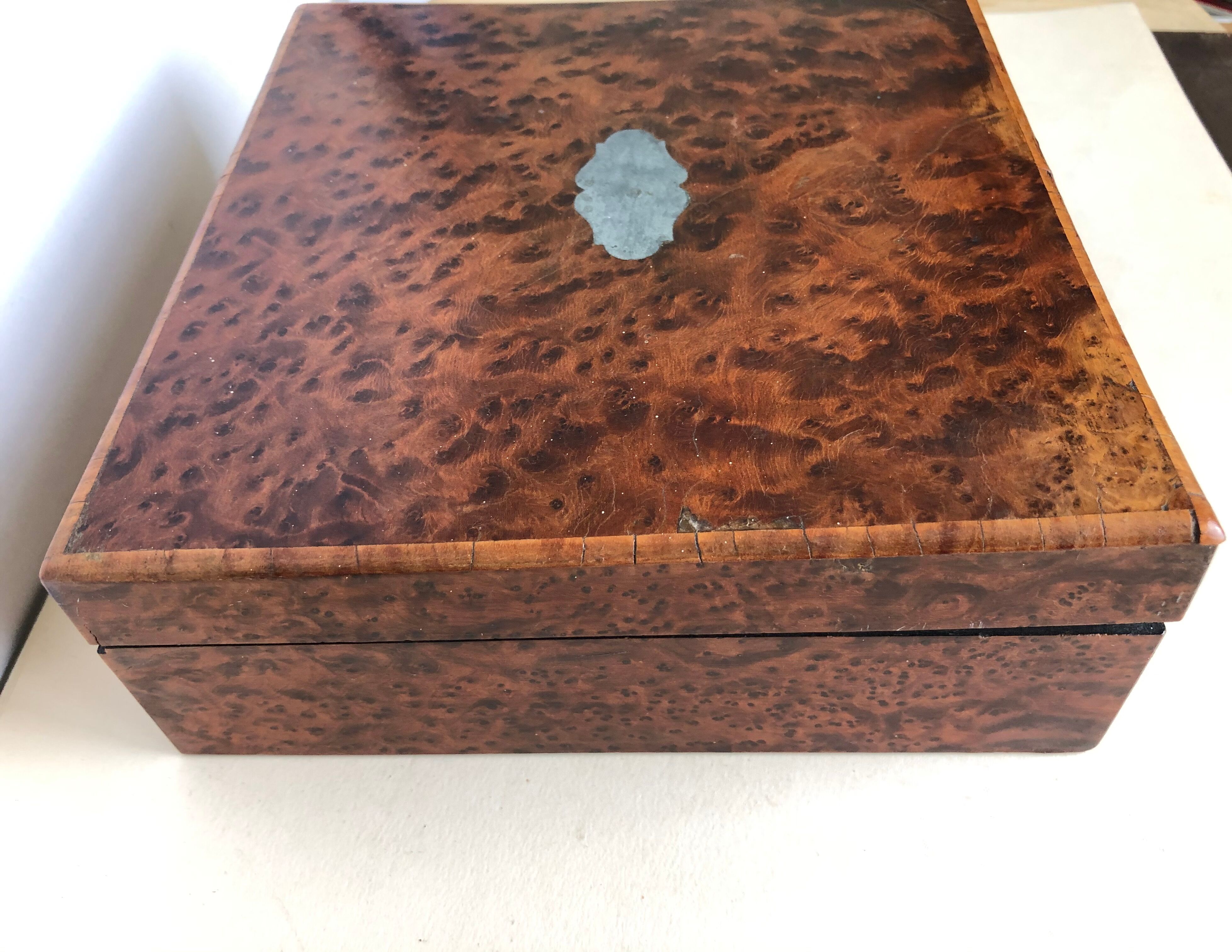 Jewelry box