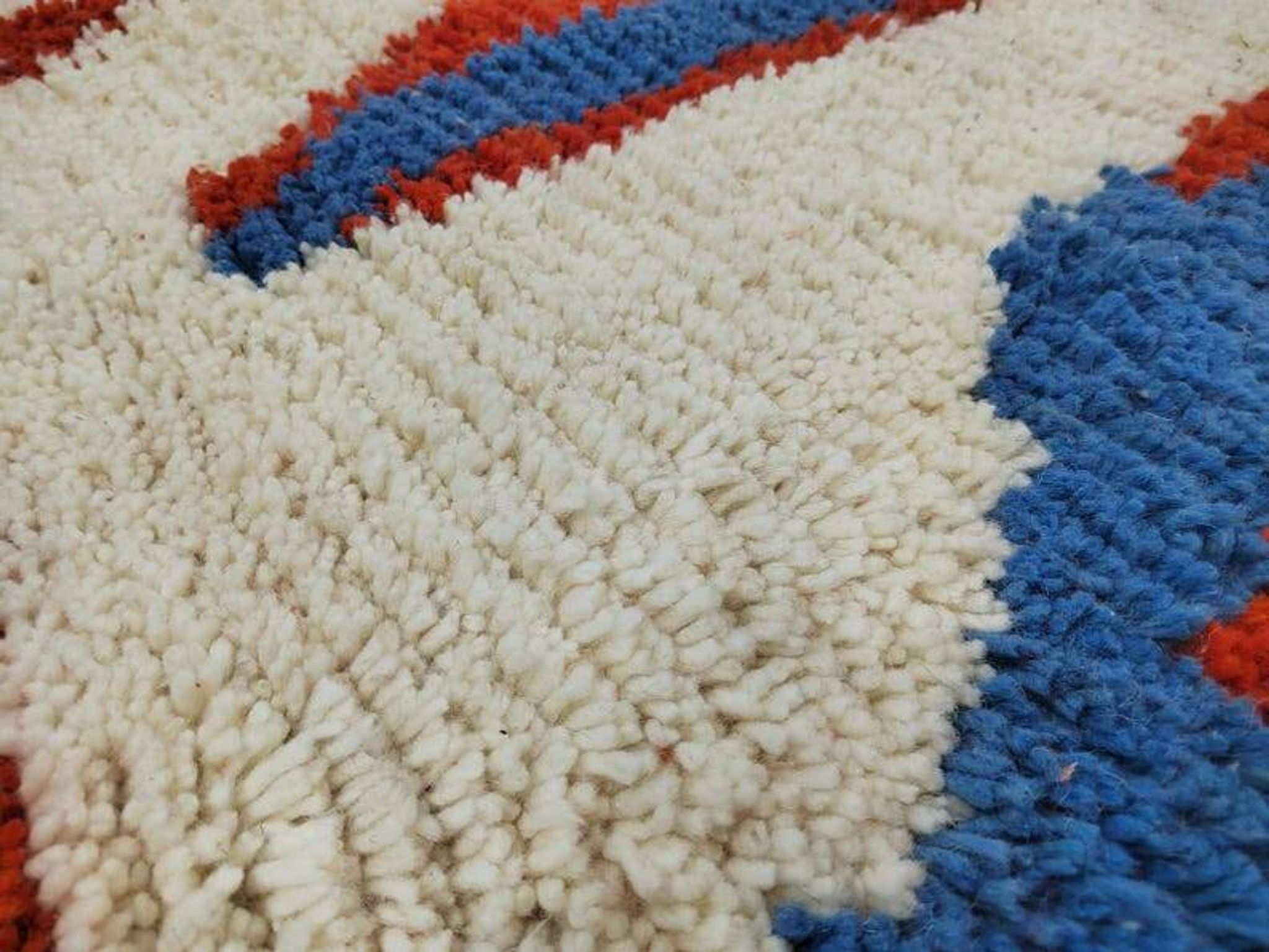 Off-white Moroccan rug with colorful patterns, 200cm x 300cm