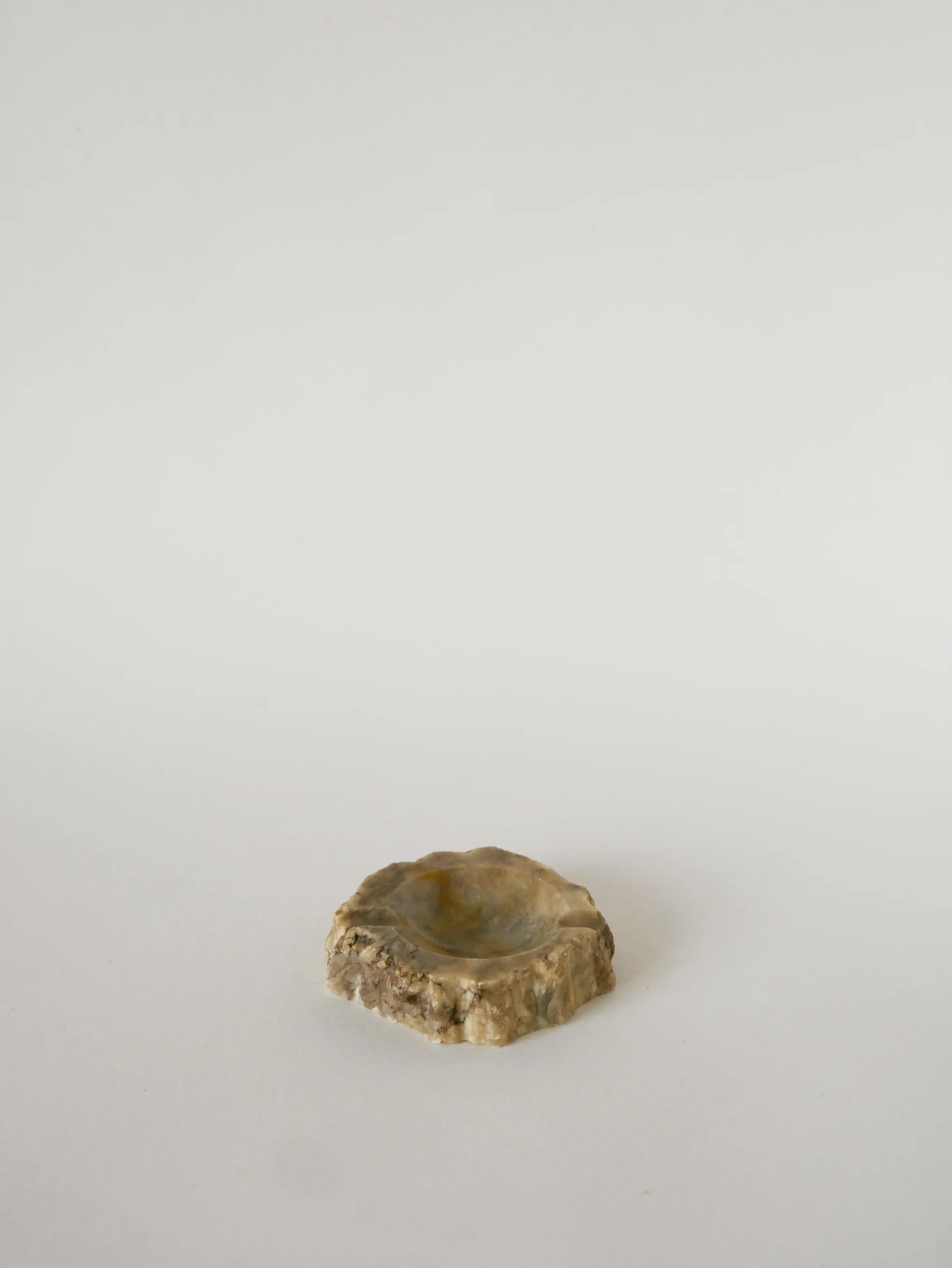 Cendrier en albâtre, forme libre, gris, made in Germany, 1970