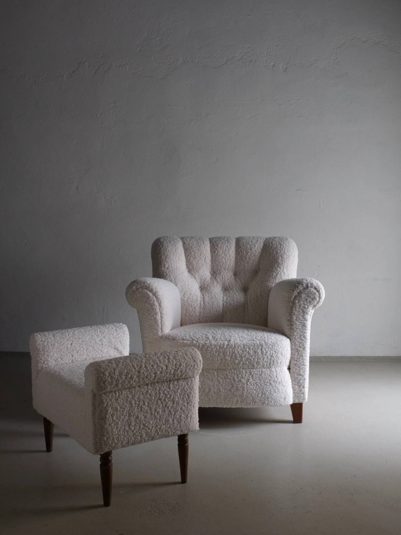 White faux shearling ottoman | 1960s