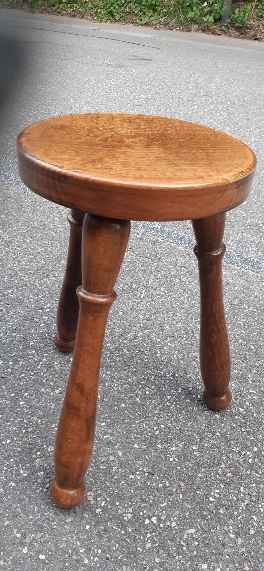 Tabouret tripode en chêne massif, France années 70