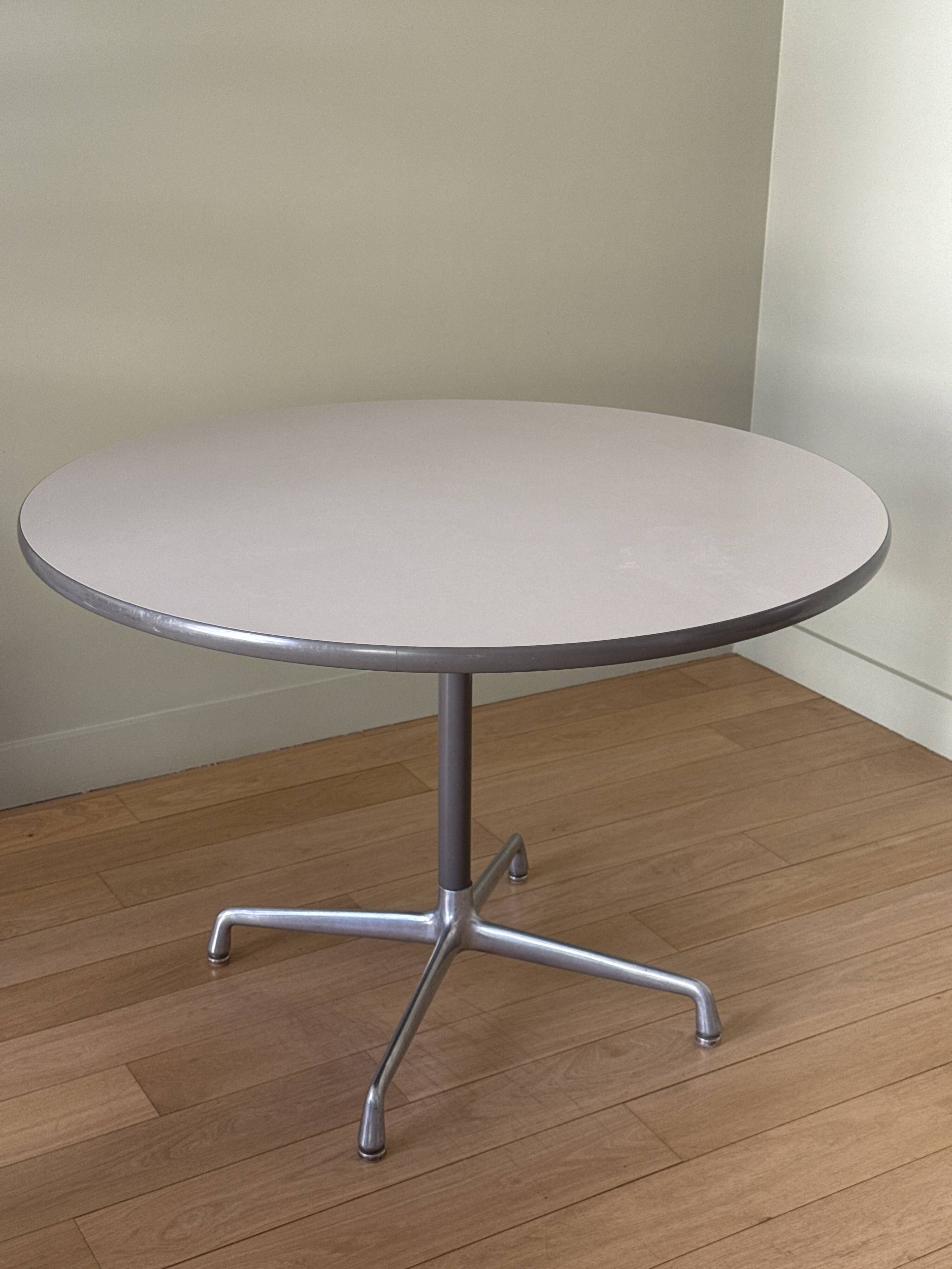 Eames table edition Herman Miller