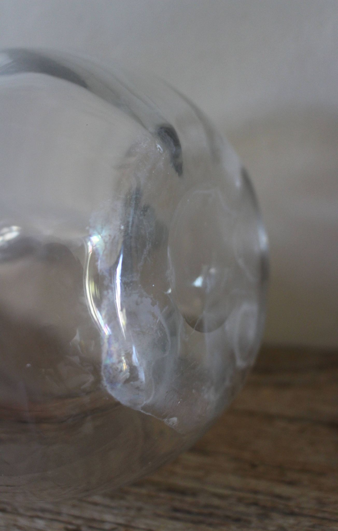 Carafe ronde ancienne en verre