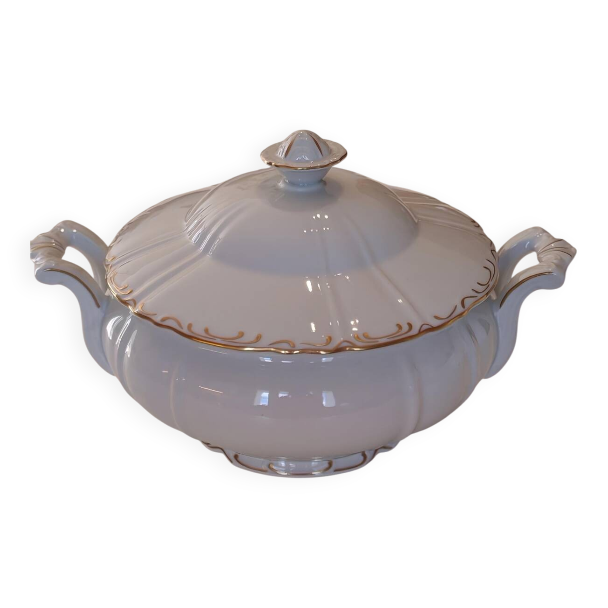Porcelain tureen