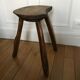Tabouret brutaliste tripode