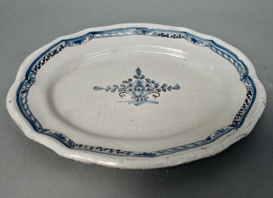 Oval Plate In Rouen Faïence , Cul Noir 18th