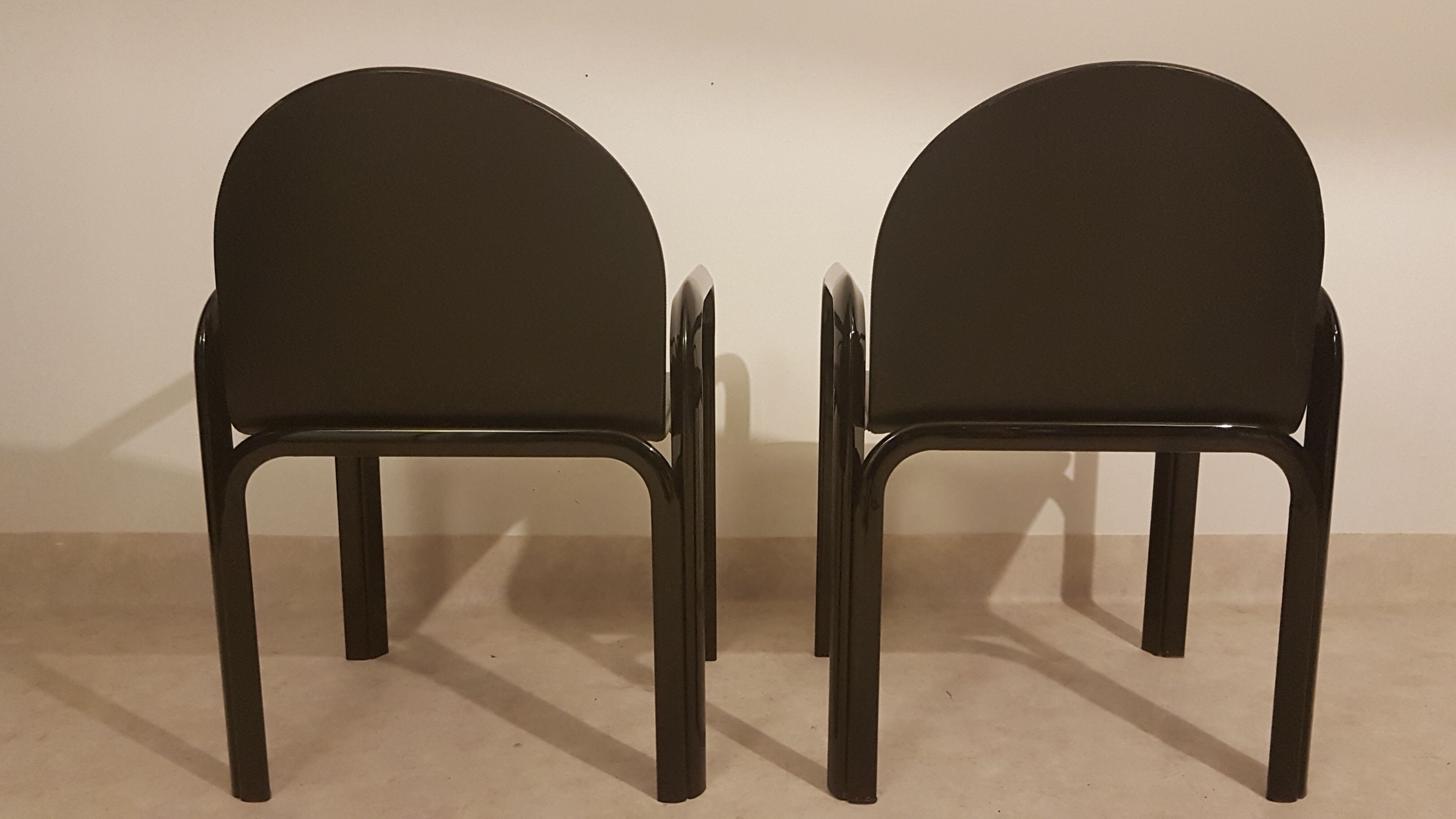 Pair of armchairs "Orsay" designer Gae Aulenti for Knoll