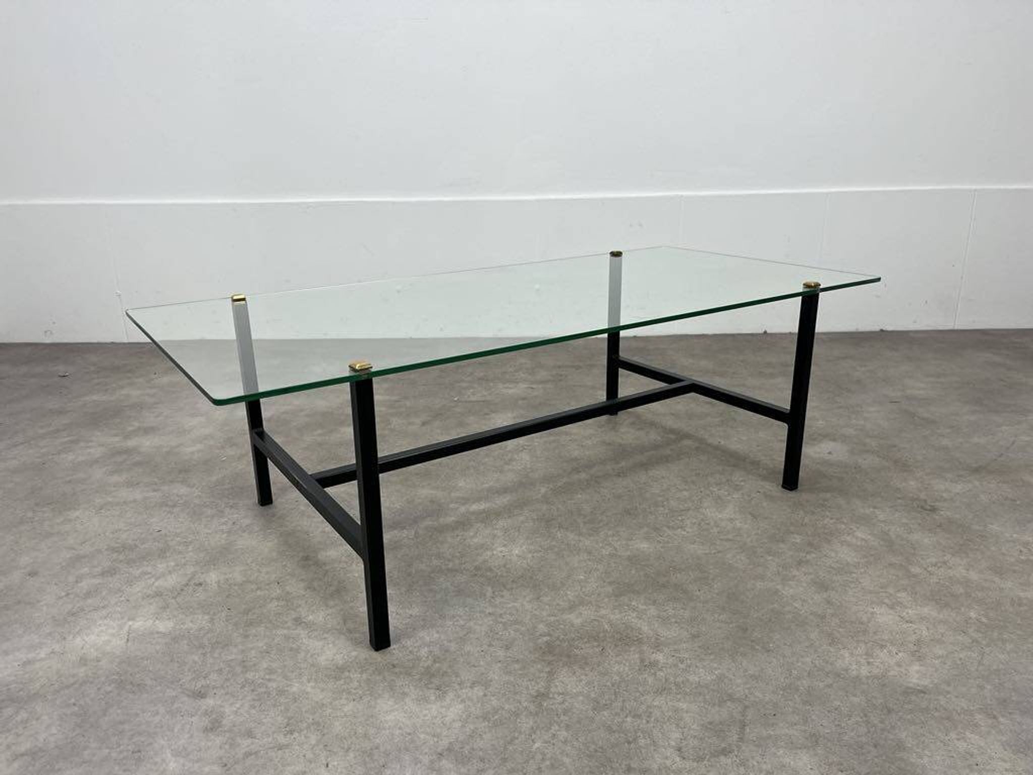 Table basse années 50 verre et métal noir