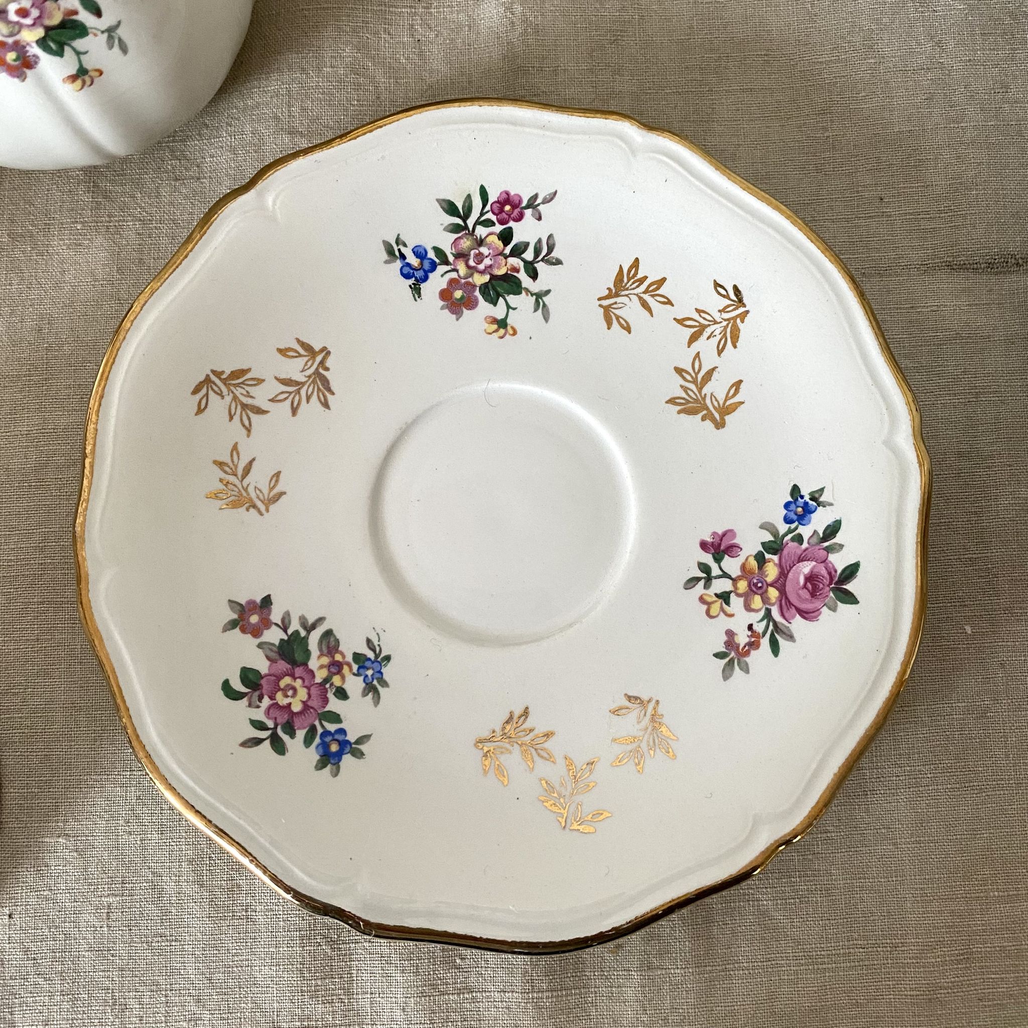 Antique tea set in Amandinoise porcelain