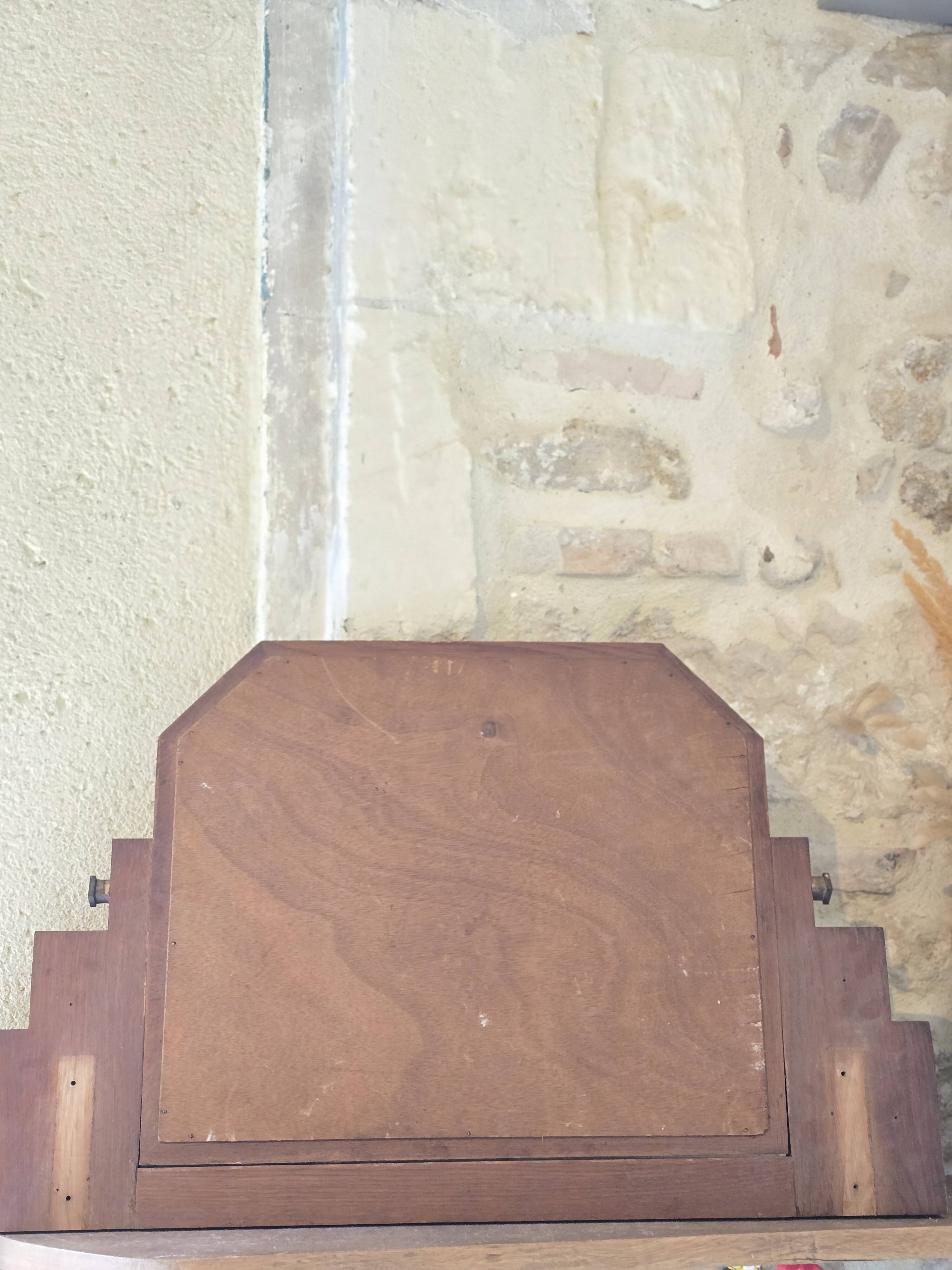 Art Deco pivoting mirror in solid wood from the 1930s.