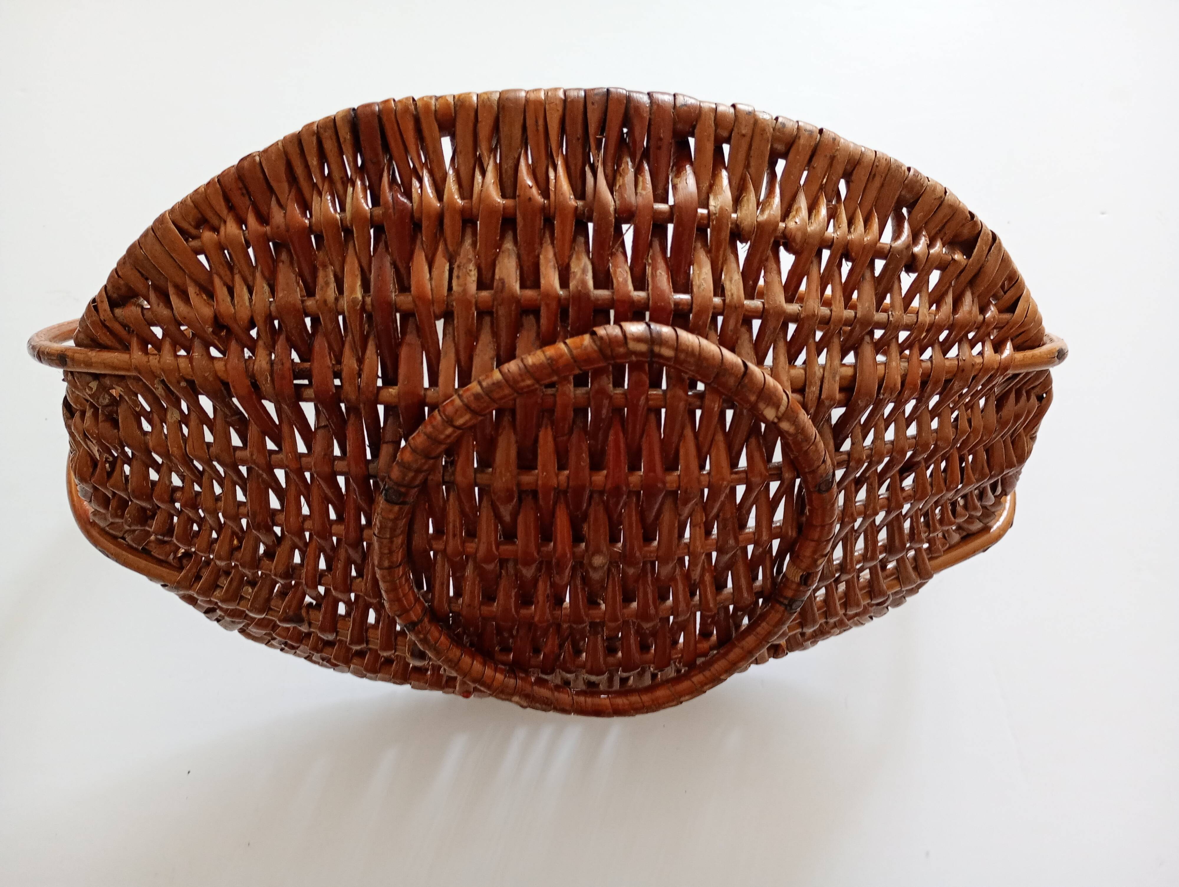 Panier plat en osier tressé