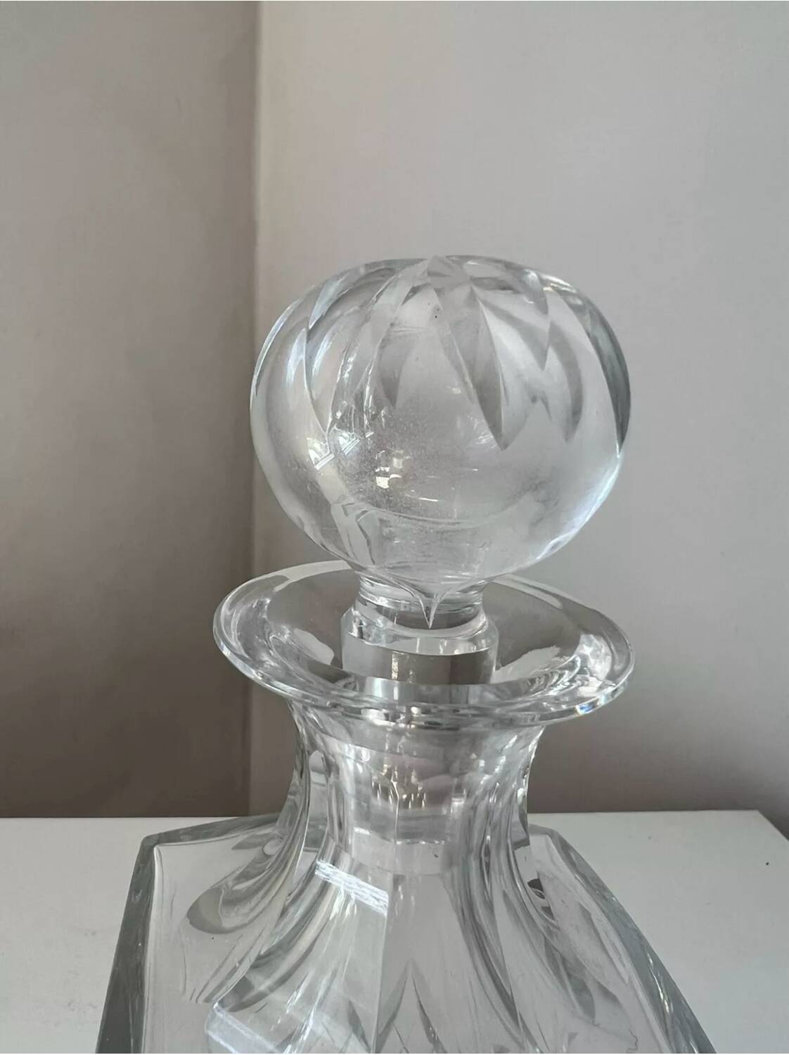 Beautiful Saint Louis Chantilly crystal whisky decanter