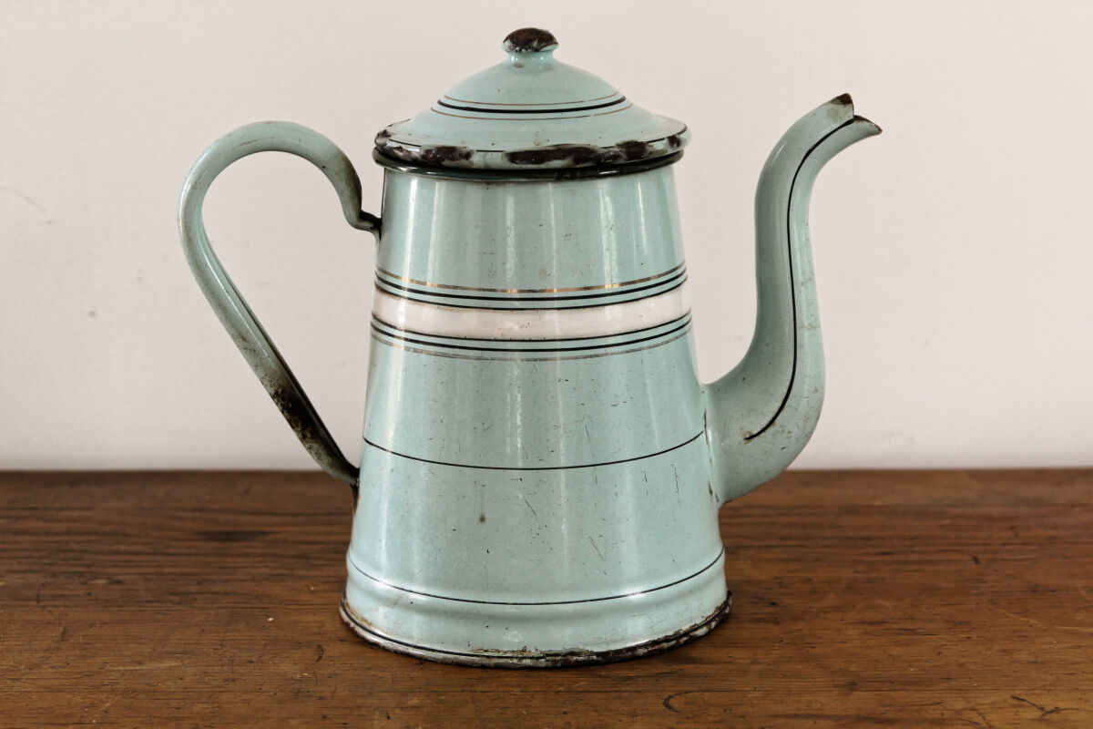 Cafetière en tôle émaillée