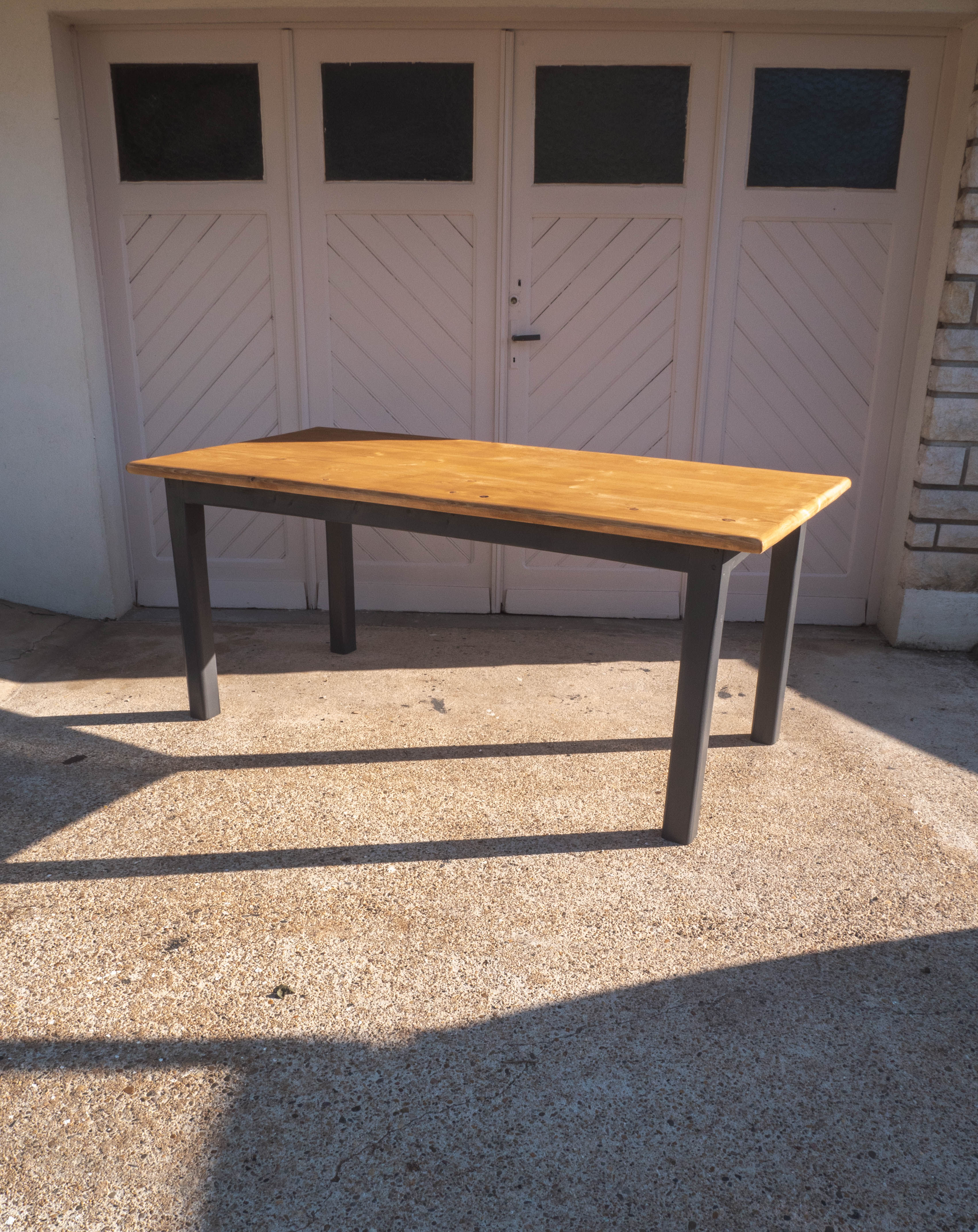 Farm table