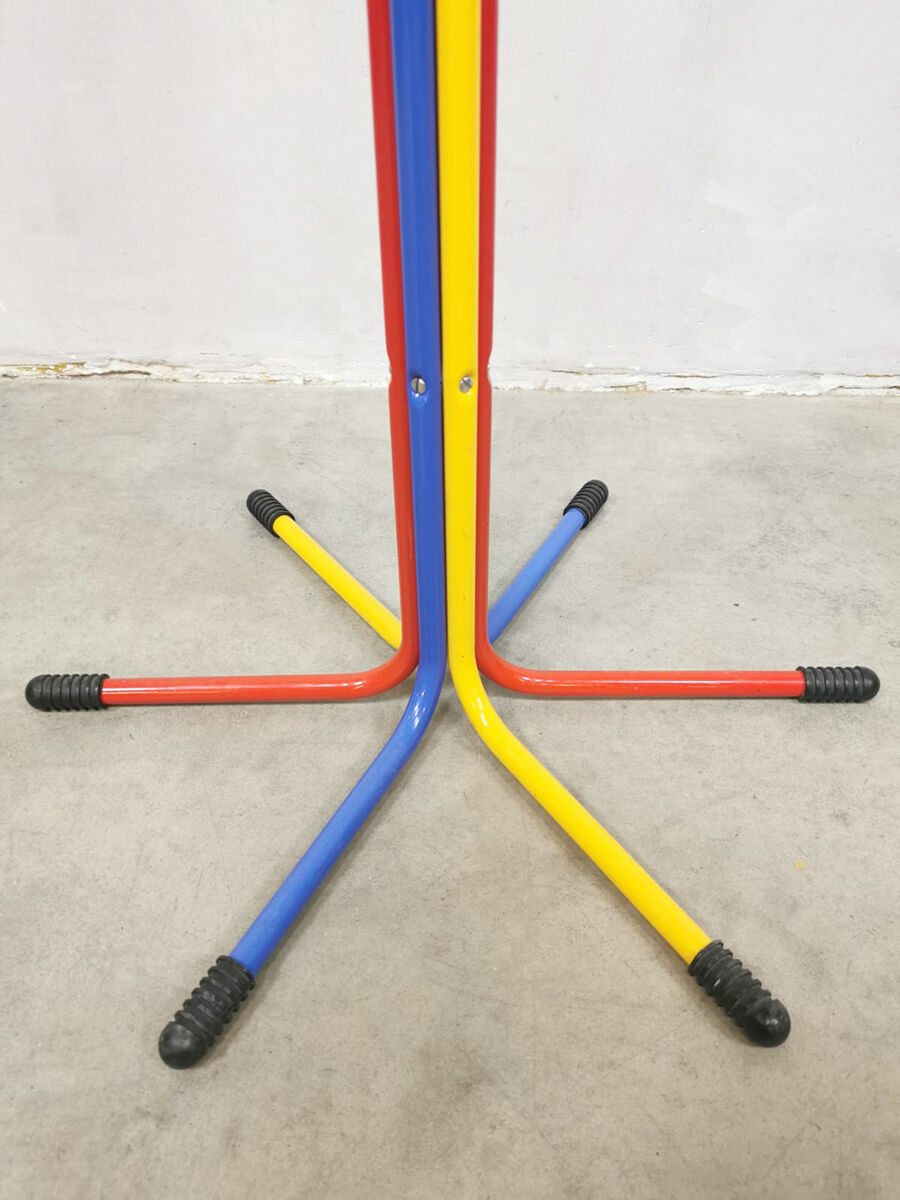 Porte-manteau vintage scandinave design couleur primaire Ikea