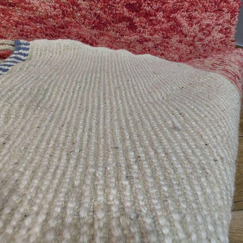 Tapis marocain écru à motifs colorés