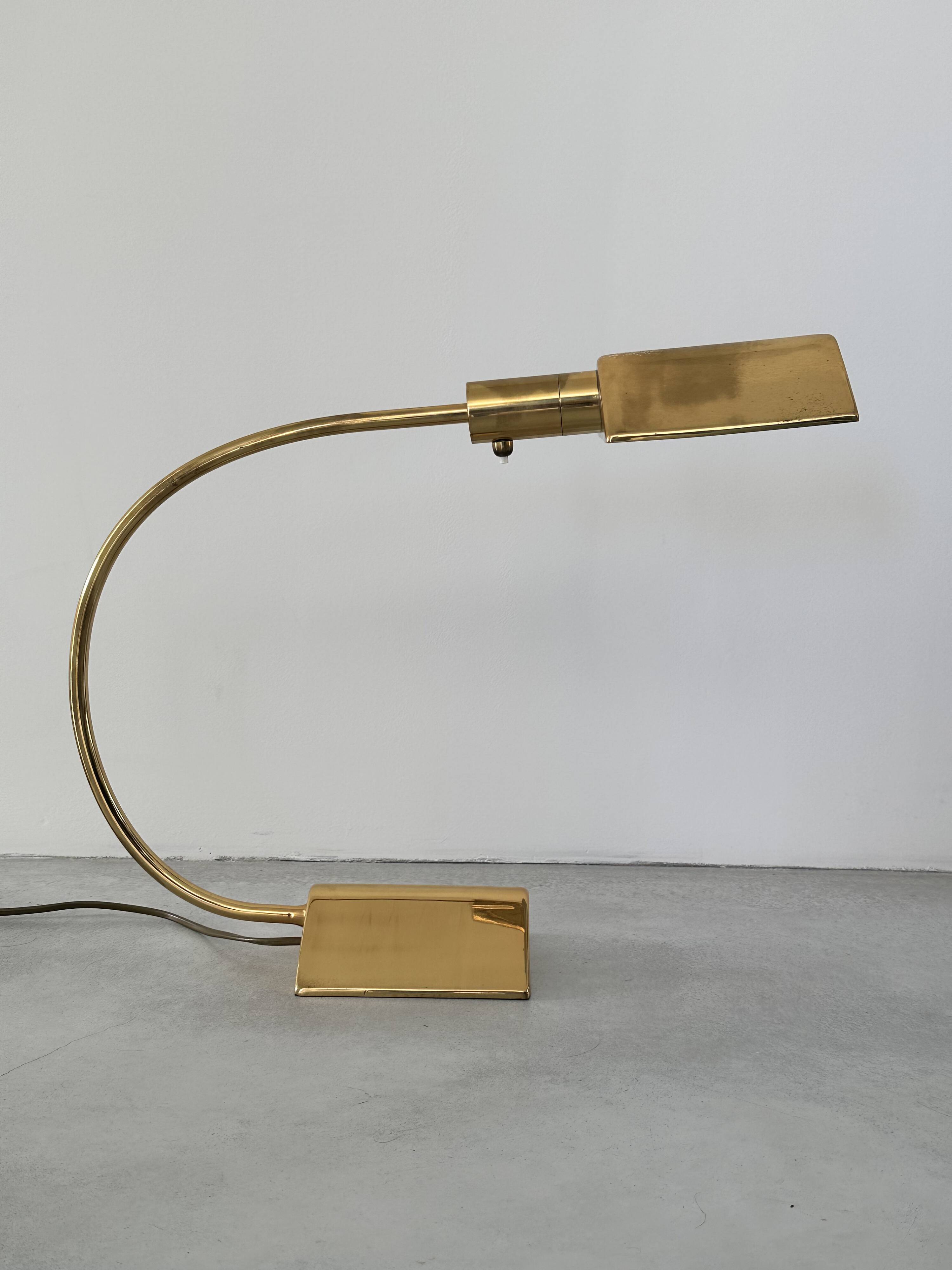 Lampe design de bureau ou de table Vintage en laiton de Boulanger Belgique 1970